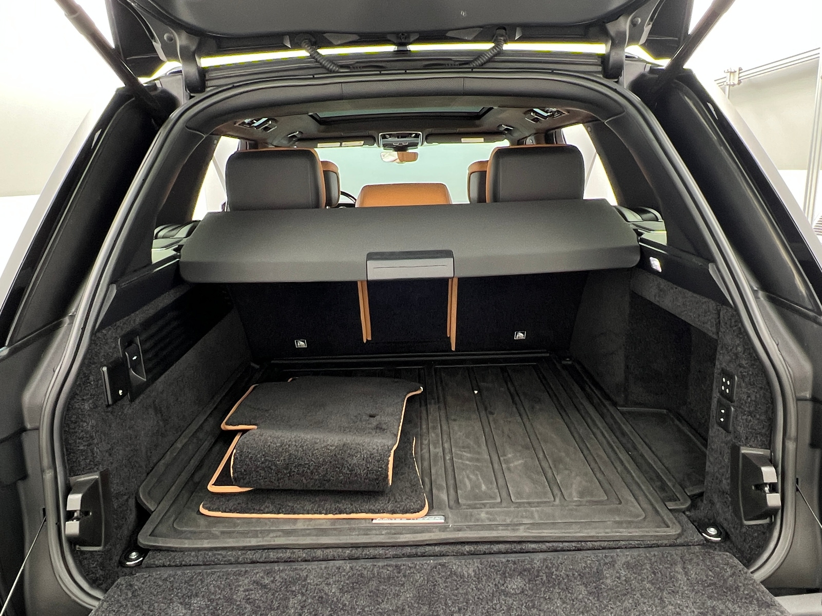 Thumbnail: 2021 Land Rover Range Rover - 6