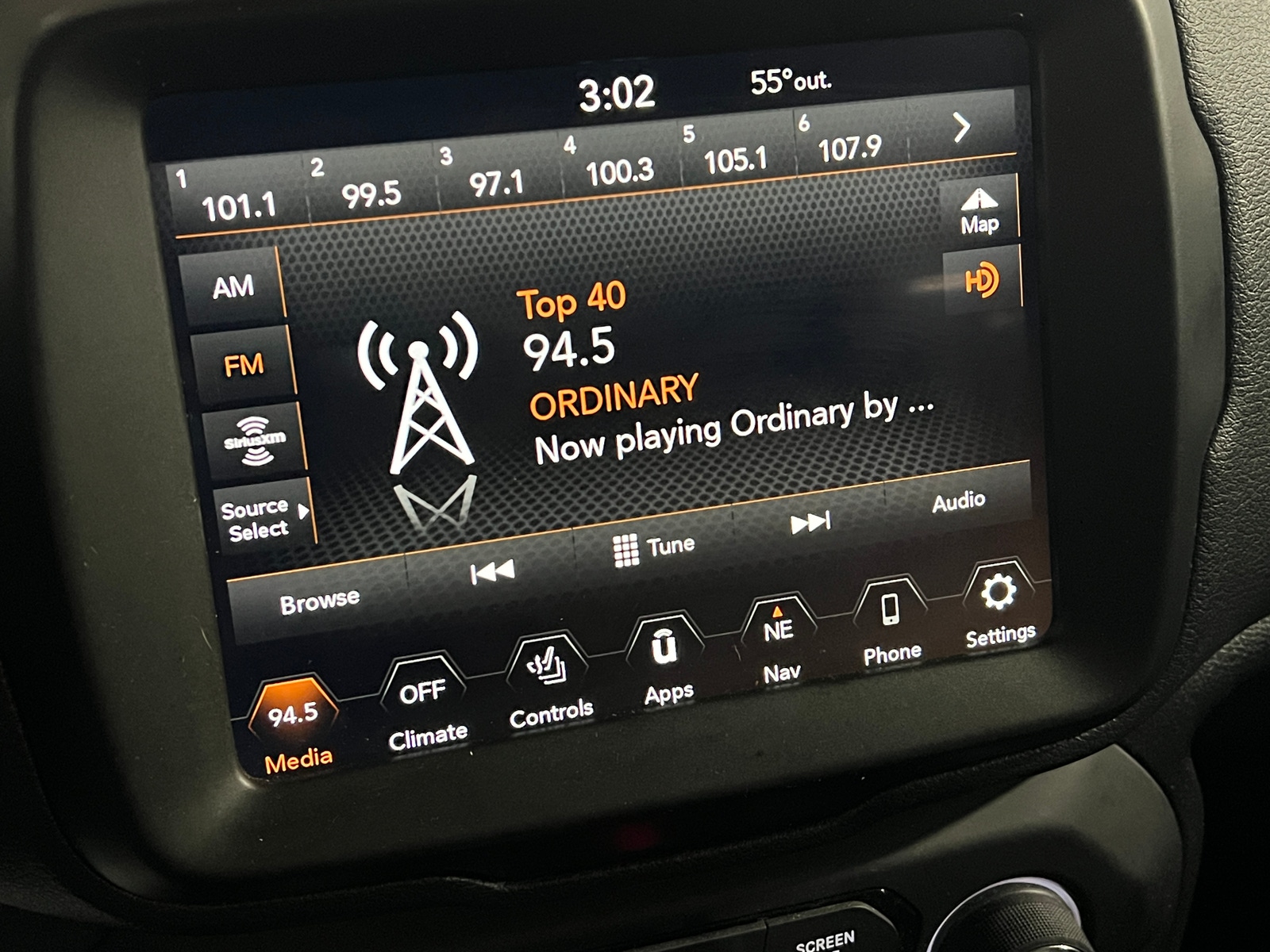 Thumbnail: 2021 Jeep Renegade - 3