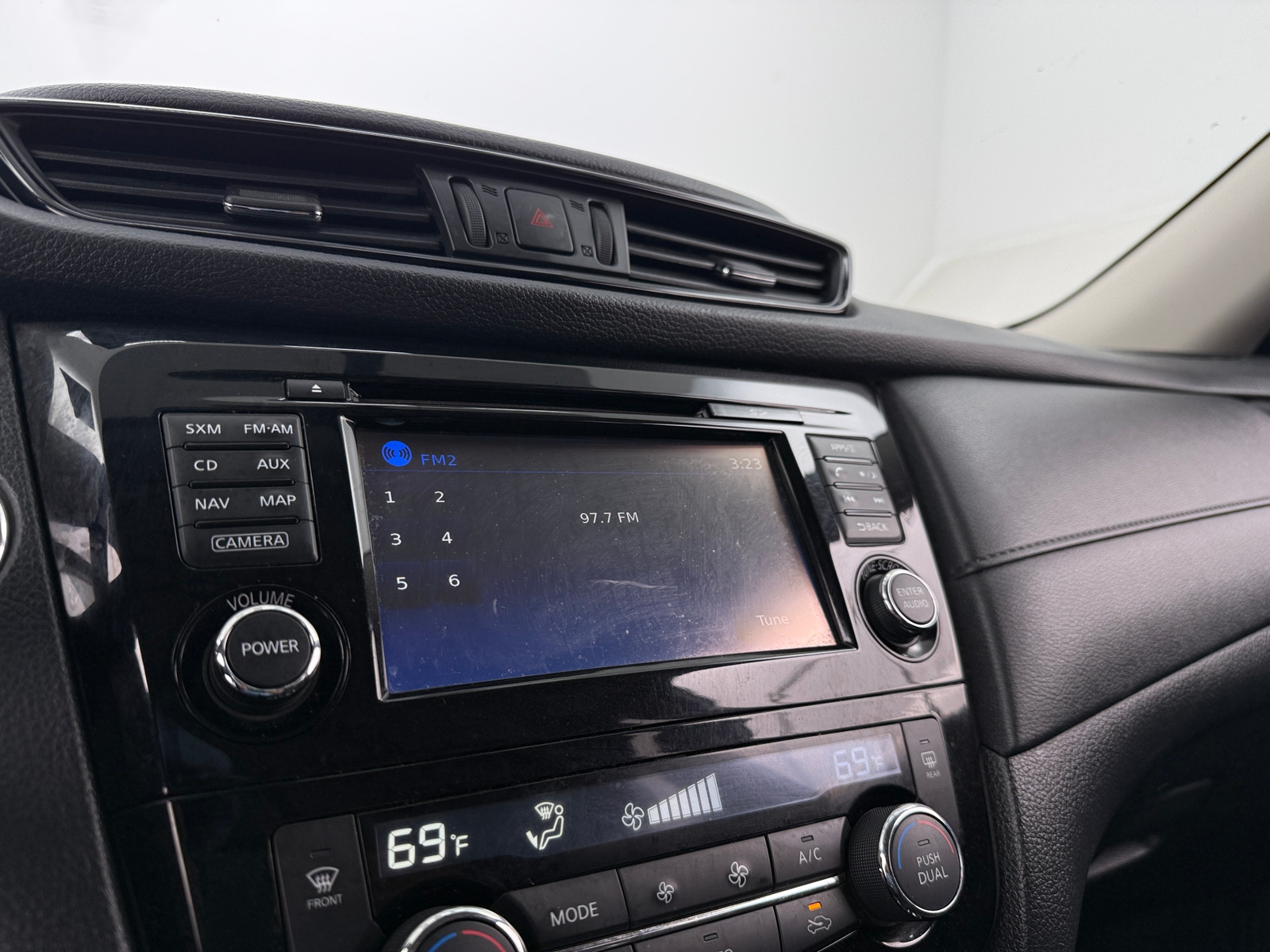 Thumbnail: 2017 Nissan Rogue - 4