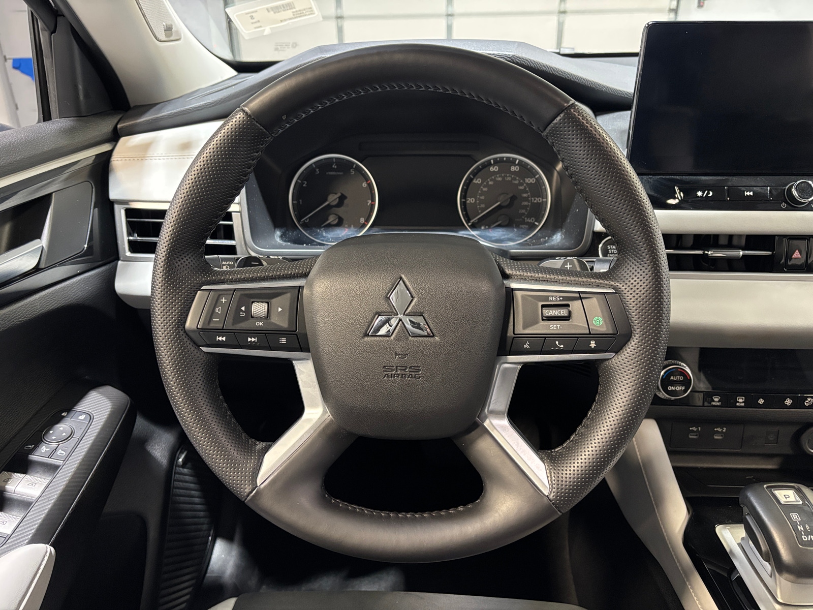 Thumbnail: 2025 Mitsubishi Outlander - 4