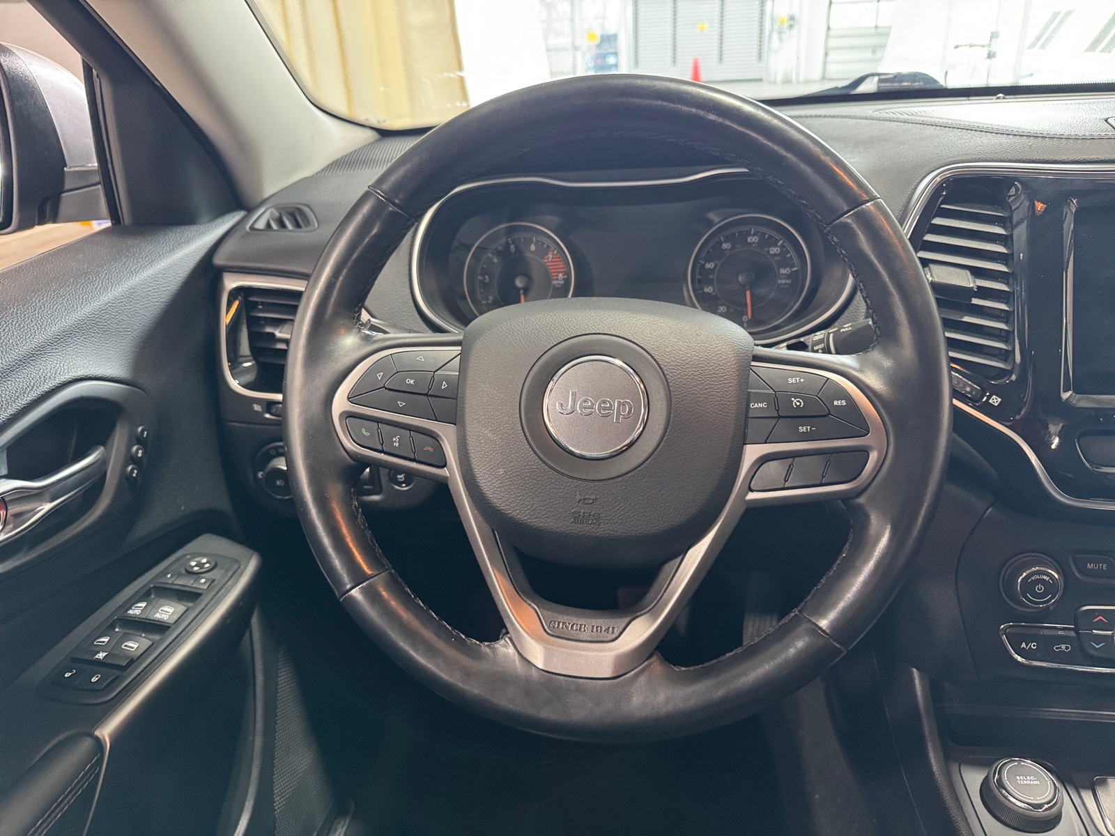 Thumbnail: 2020 Jeep Cherokee - 4