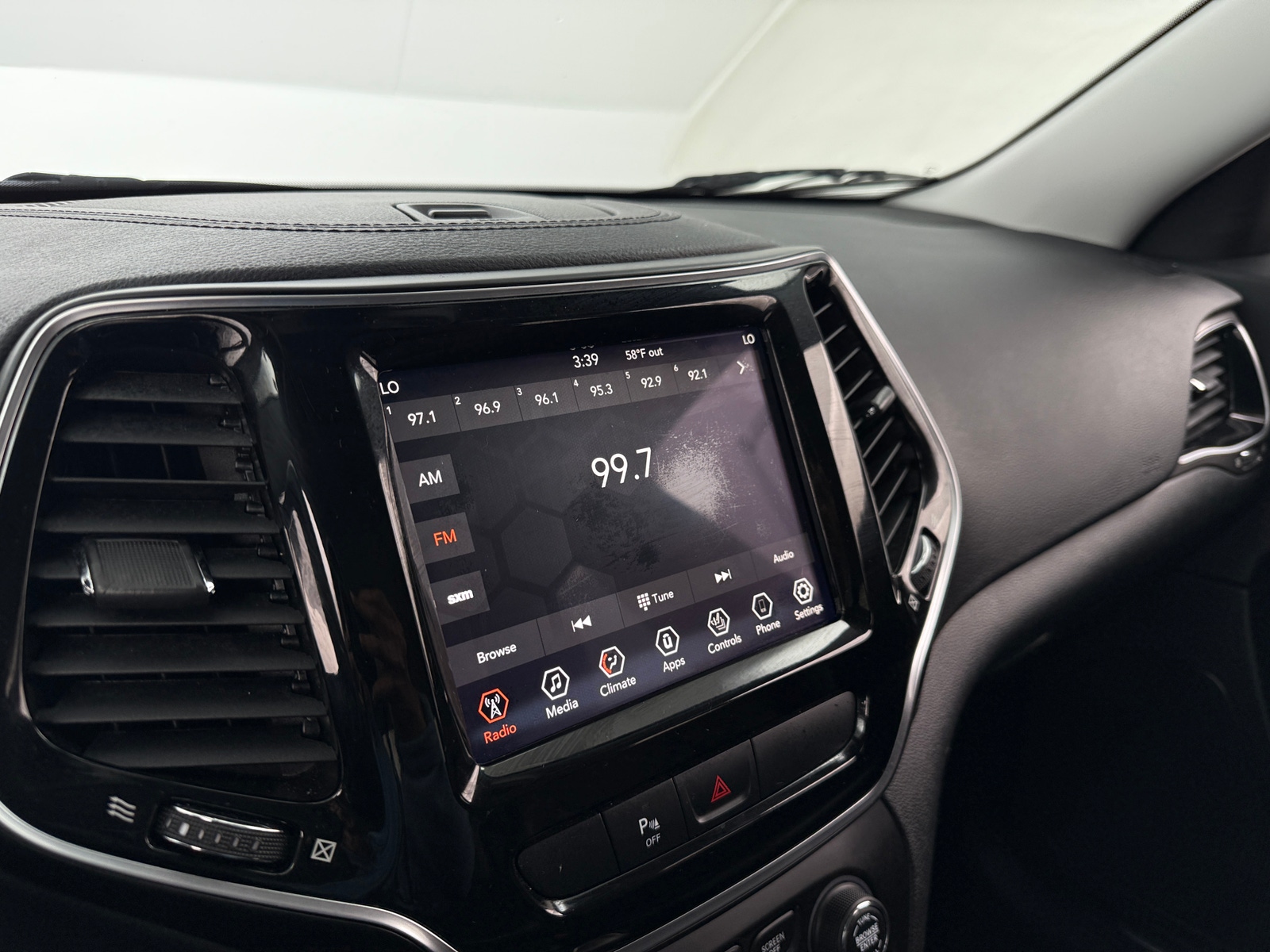 Thumbnail: 2019 Jeep Cherokee - 3