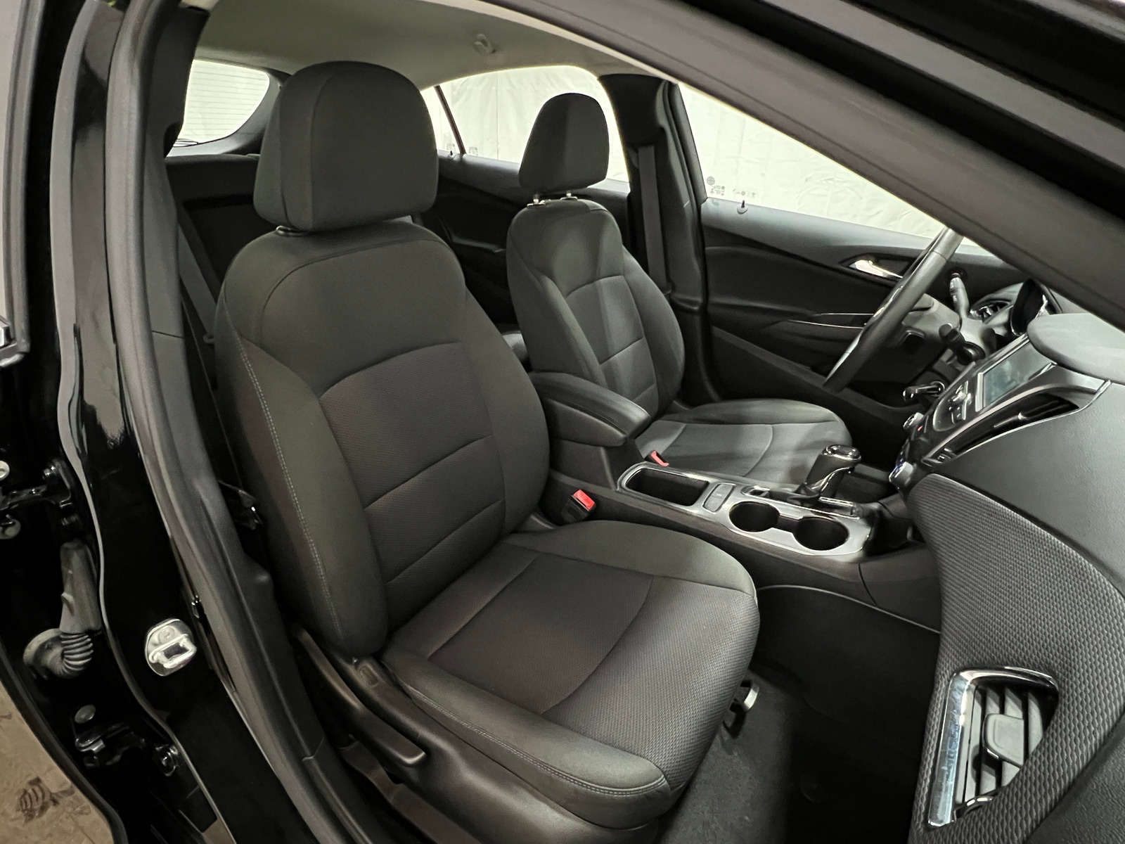 Thumbnail: 2017 Chevrolet Cruze - 2