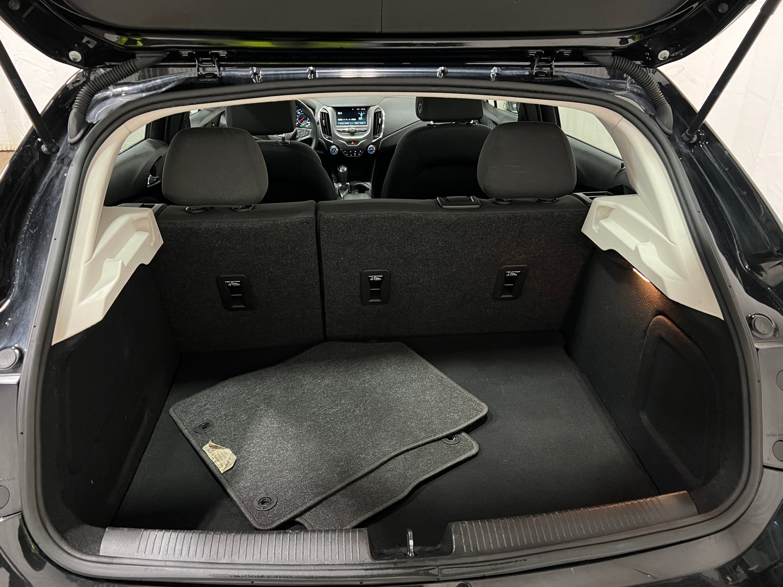 Thumbnail: 2017 Chevrolet Cruze - 7