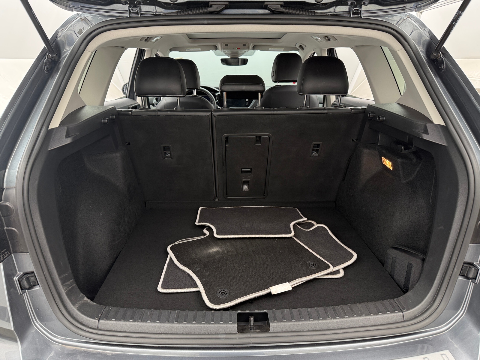 Thumbnail: 2023 Volkswagen Taos - 6