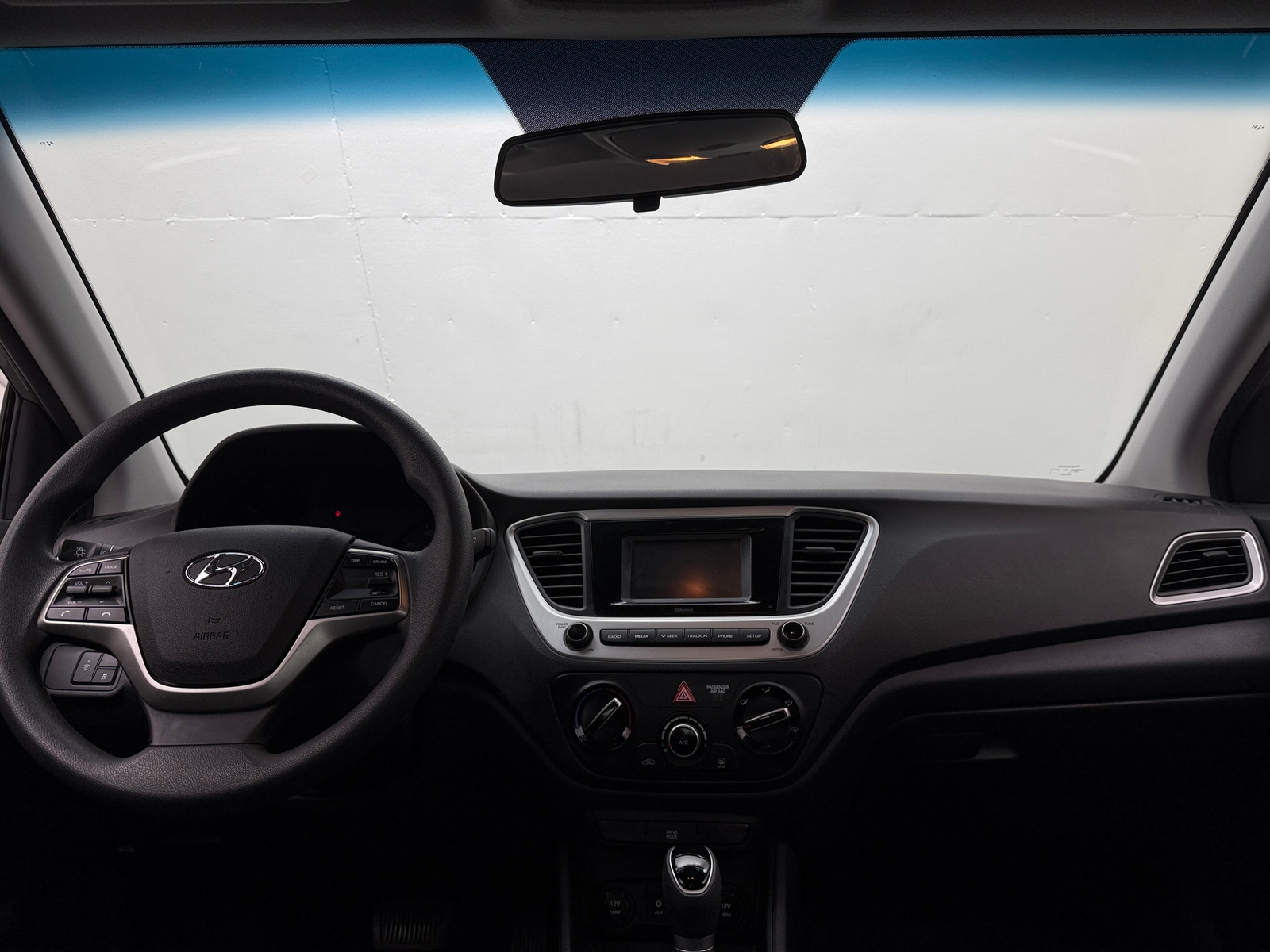 Thumbnail: 2022 Hyundai Accent - 3