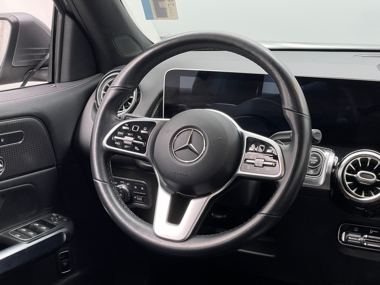 Thumbnail: 2021 Mercedes-Benz GLB - 4