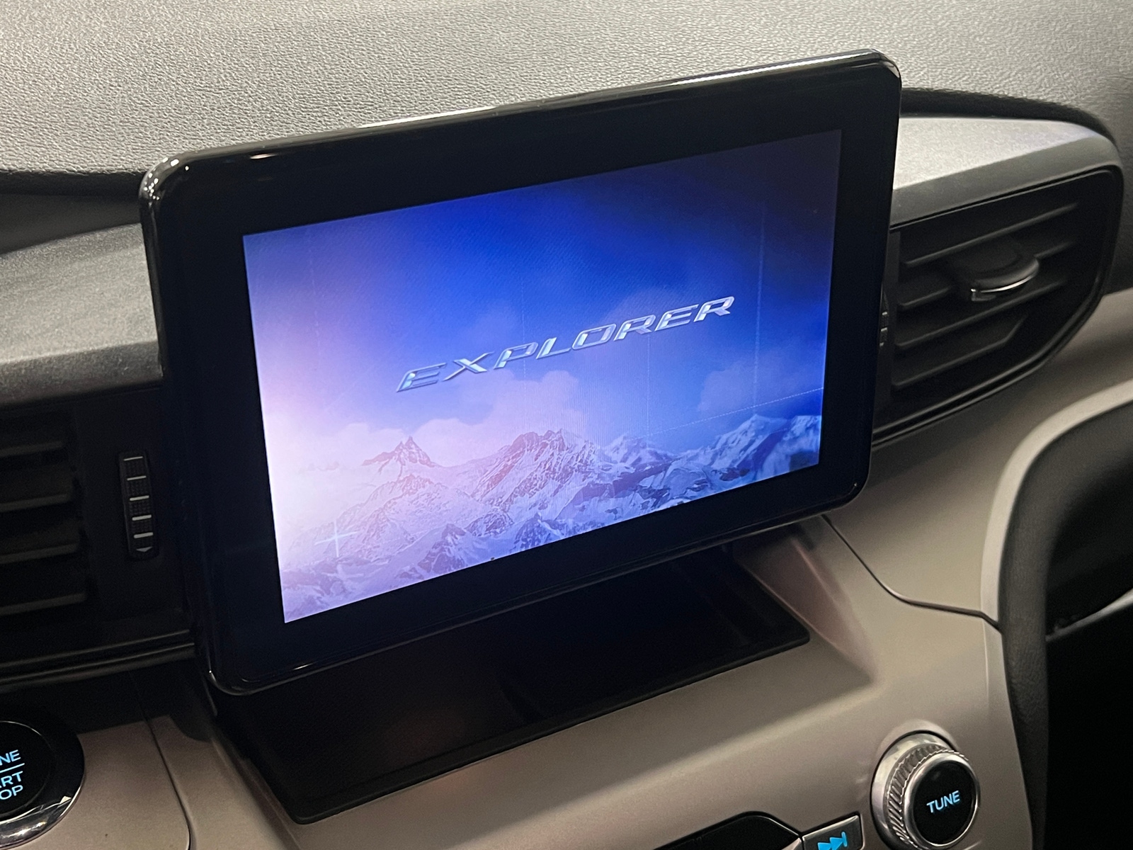 Thumbnail: 2020 Ford Explorer - 4