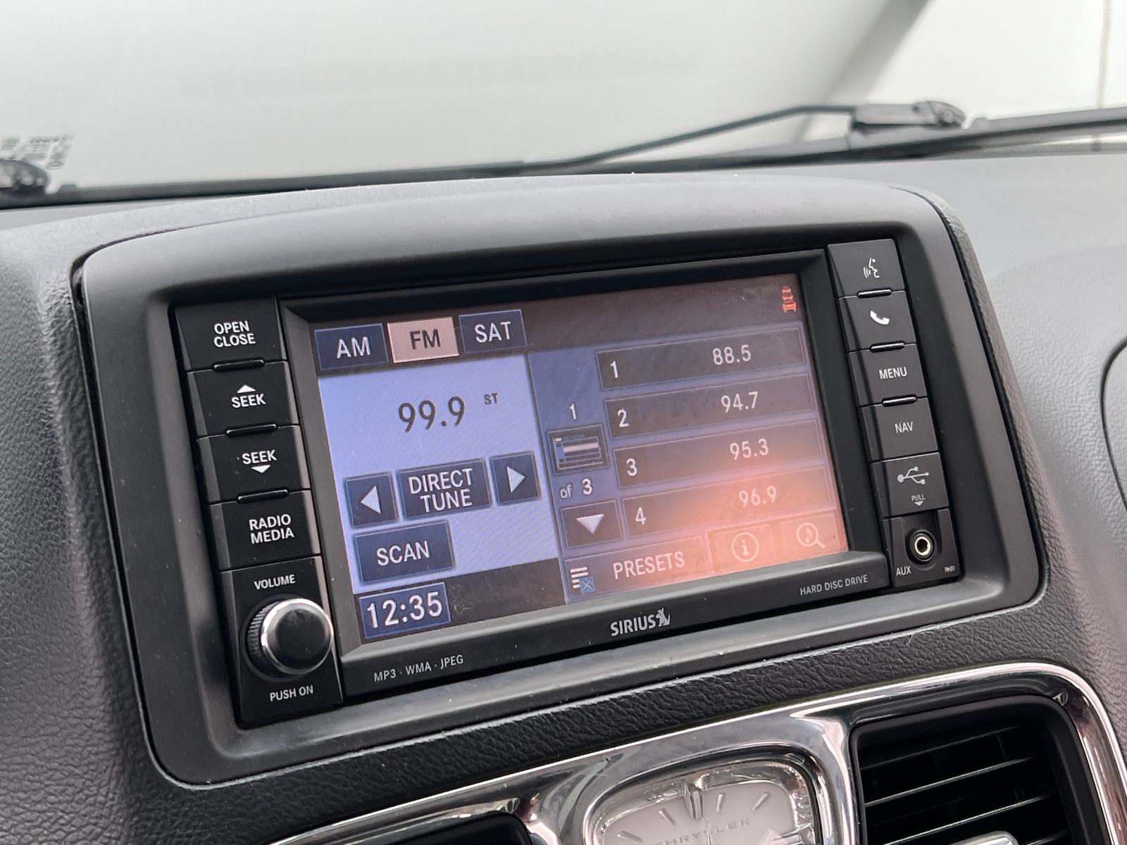 Thumbnail: 2012 Chrysler Town & Country - 3