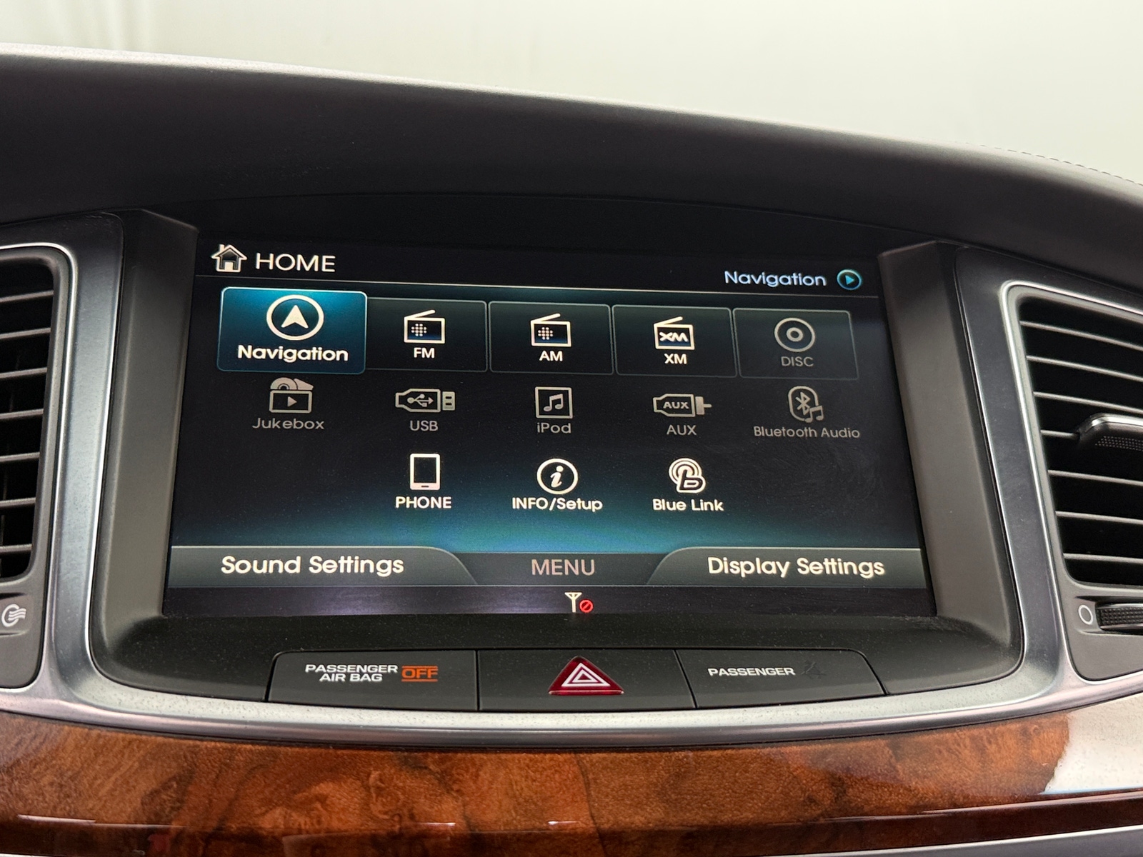 Thumbnail: 2016 Hyundai Equus - 3