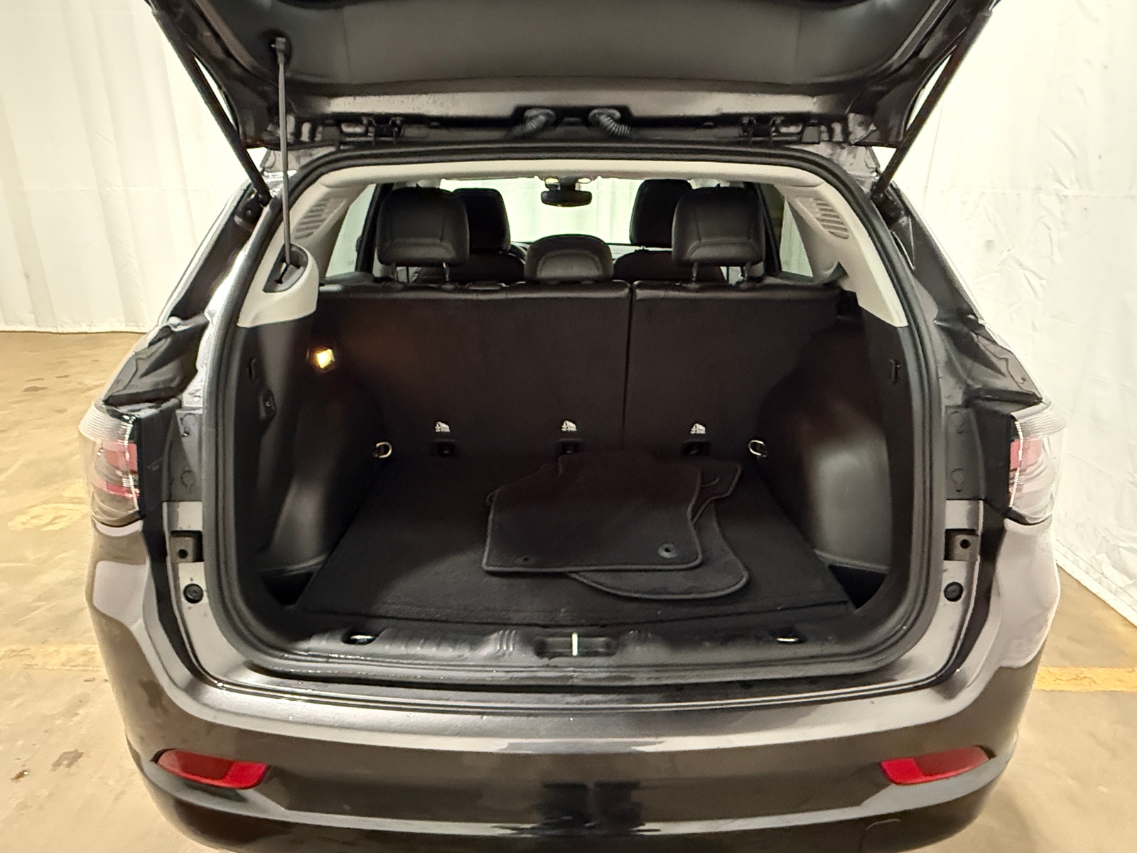 Thumbnail: 2022 Jeep Compass - 6