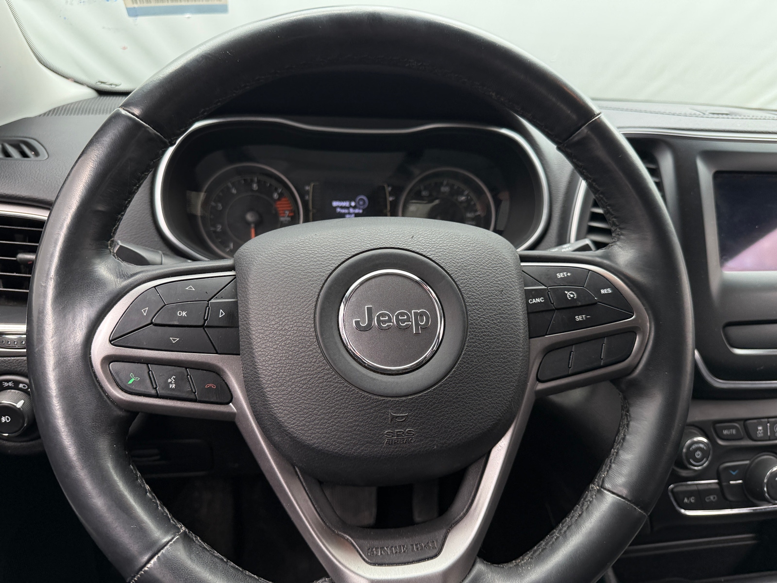 Thumbnail: 2019 Jeep Cherokee - 5