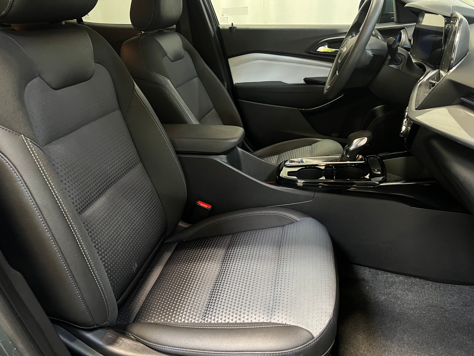 Thumbnail: 2025 Chevrolet Trax - 2