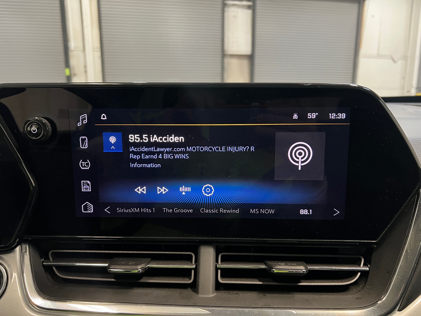 Thumbnail: 2025 Chevrolet Trax - 4