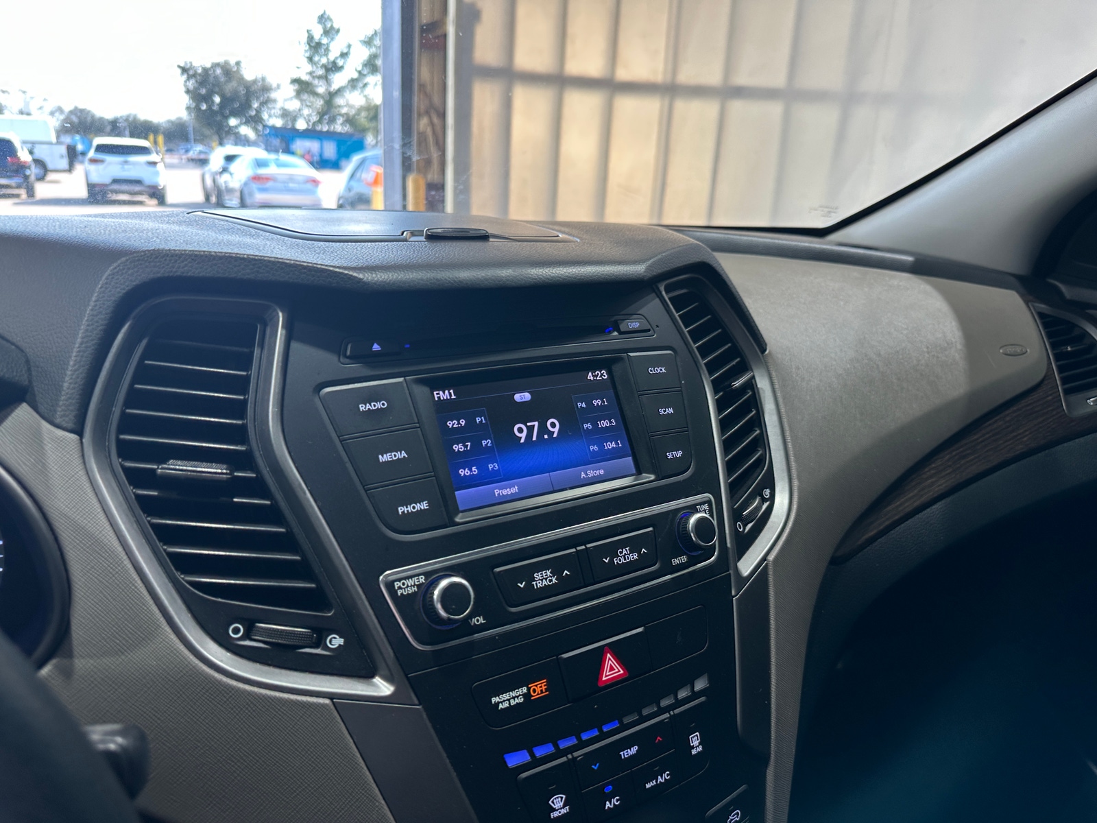 Thumbnail: 2017 Hyundai Santa Fe - 4