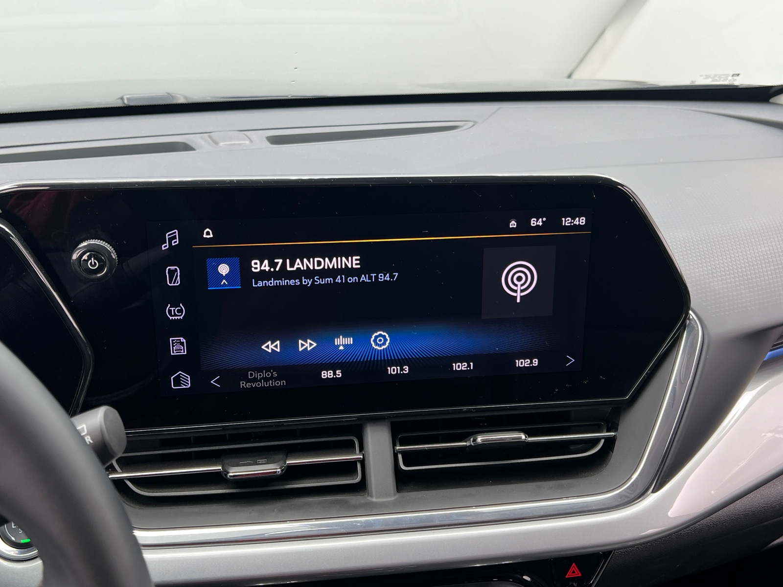 Thumbnail: 2025 Chevrolet Trax - 4