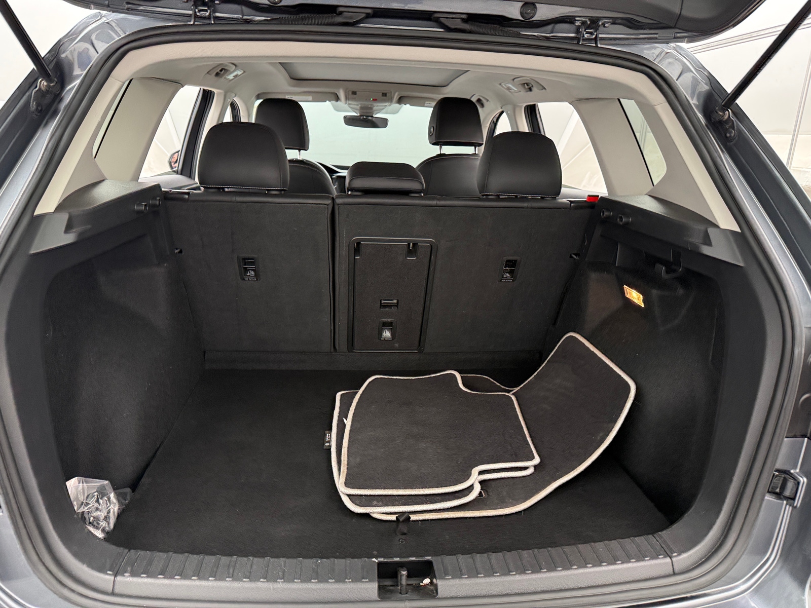 Thumbnail: 2023 Volkswagen Taos - 6