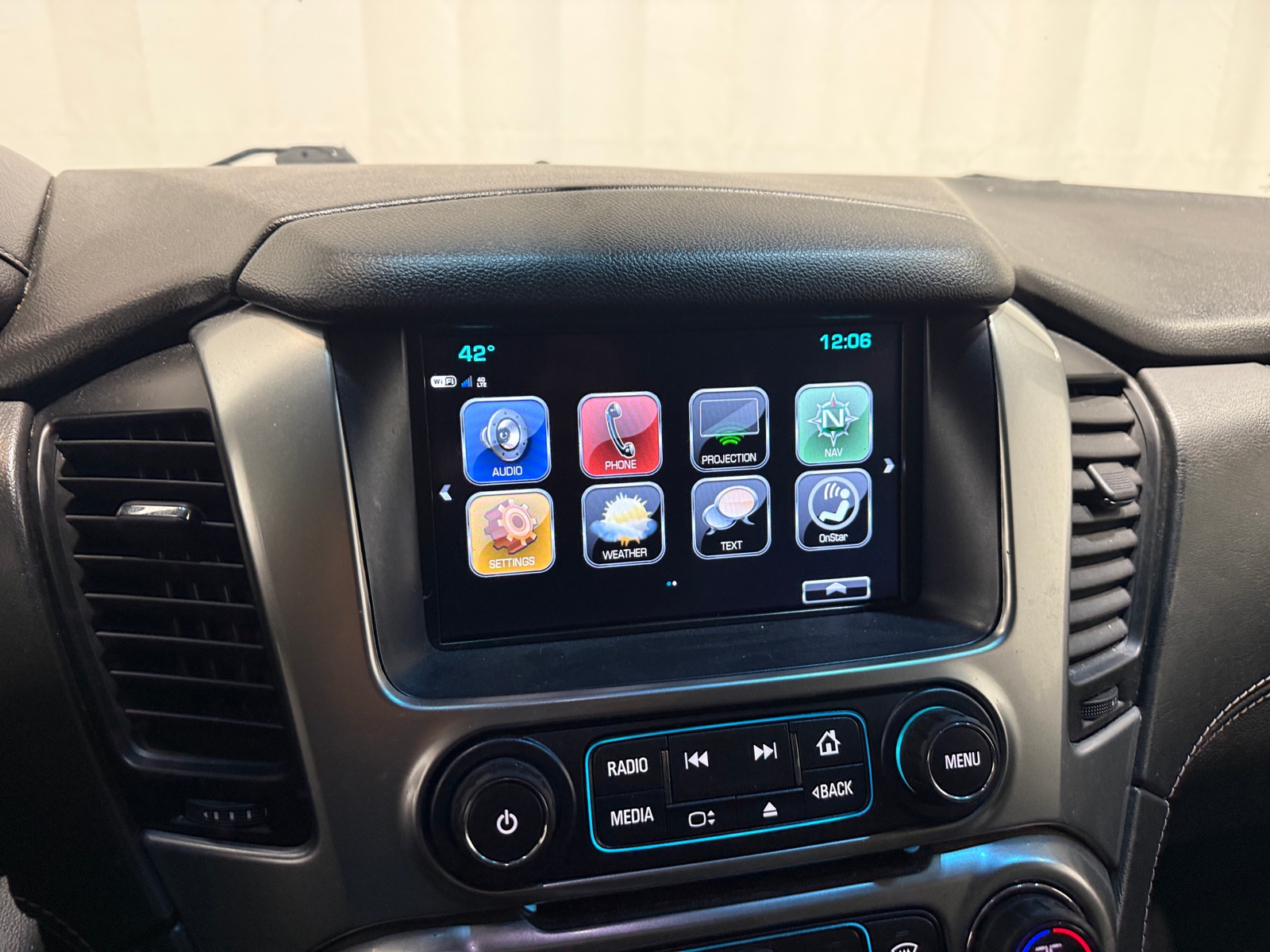 Thumbnail: 2019 Chevrolet Suburban - 3