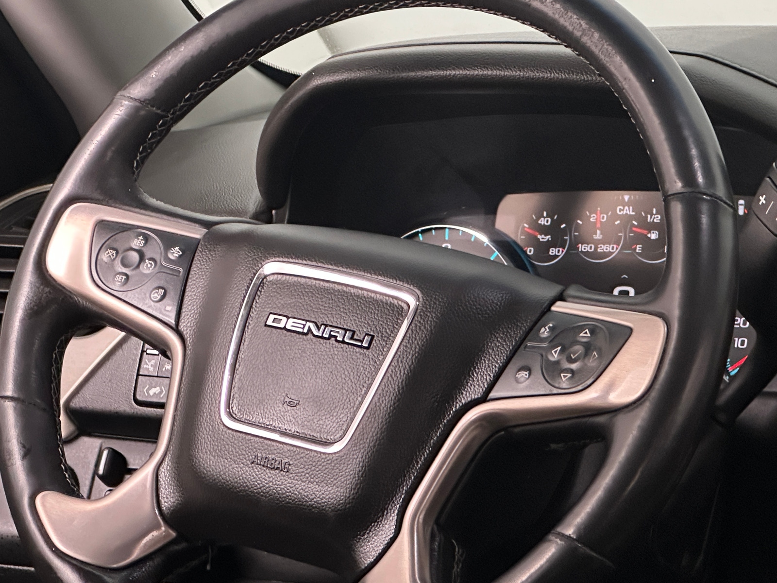 Thumbnail: 2018 GMC Yukon XL - 4