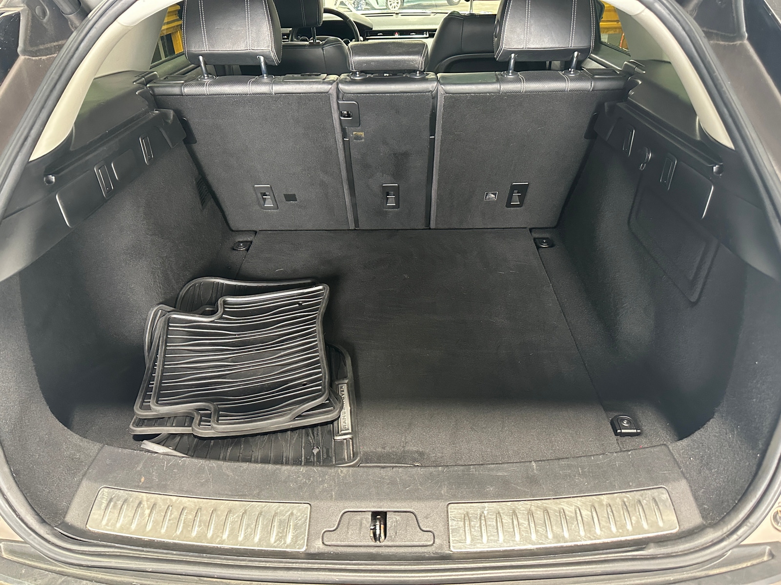 Thumbnail: 2019 Land Rover Range Rover Velar - 6