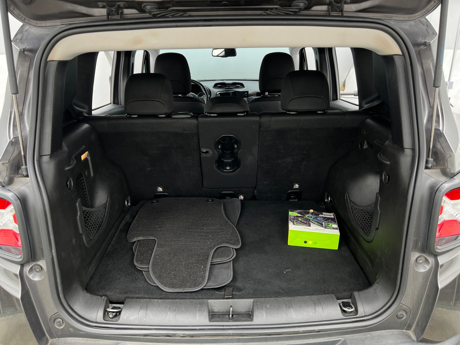 Thumbnail: 2018 Jeep Renegade - 7