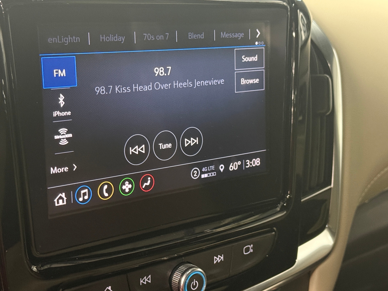 Thumbnail: 2022 Chevrolet Traverse - 3