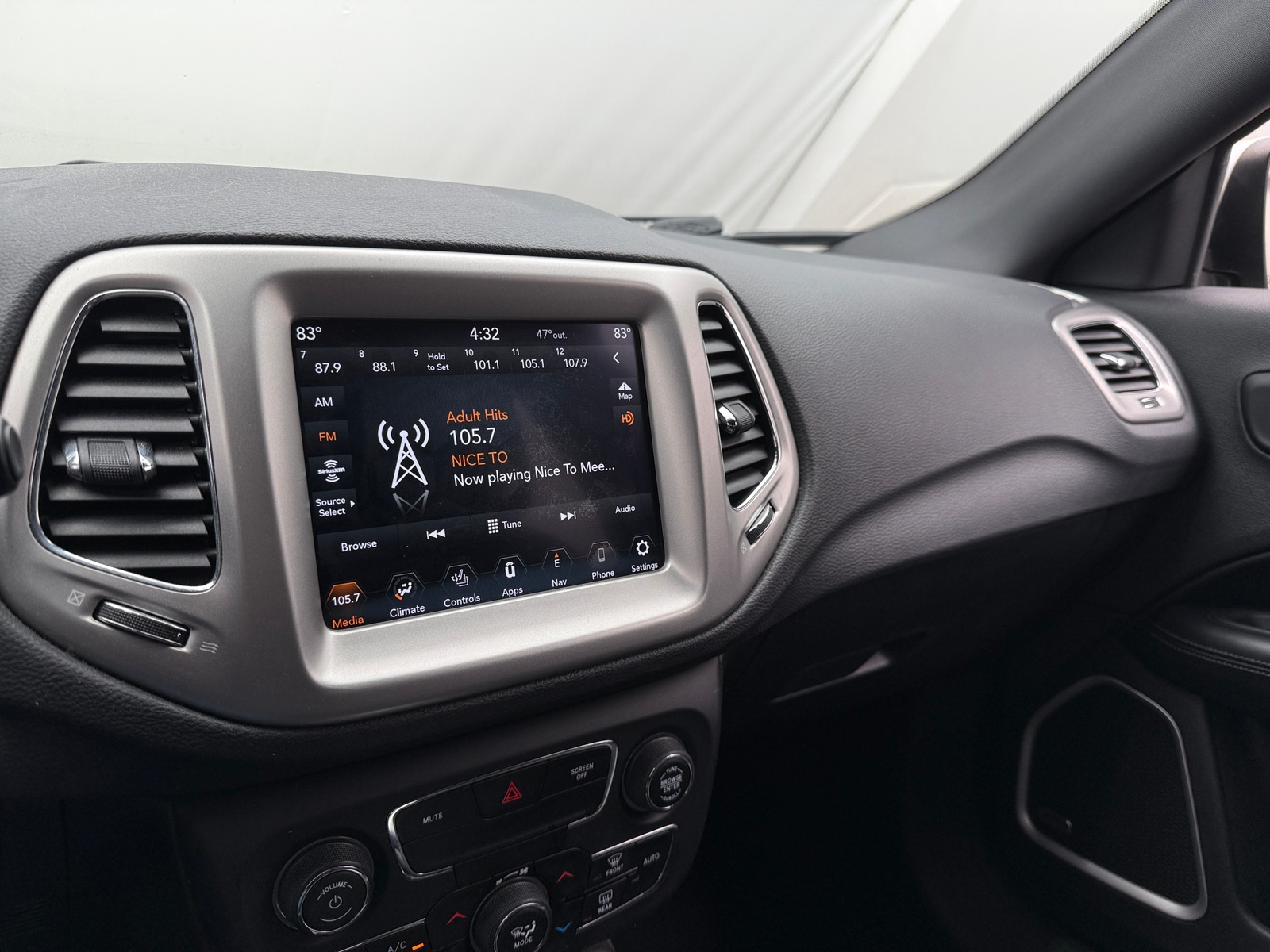 Thumbnail: 2020 Jeep Compass - 3