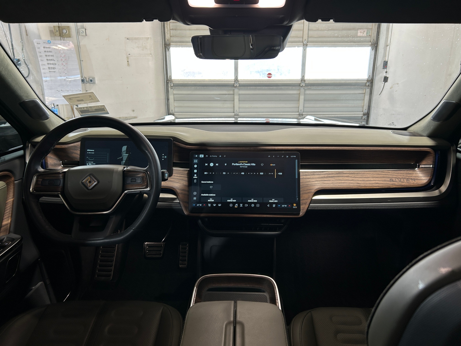 Thumbnail: 2024 Rivian R1S - 2