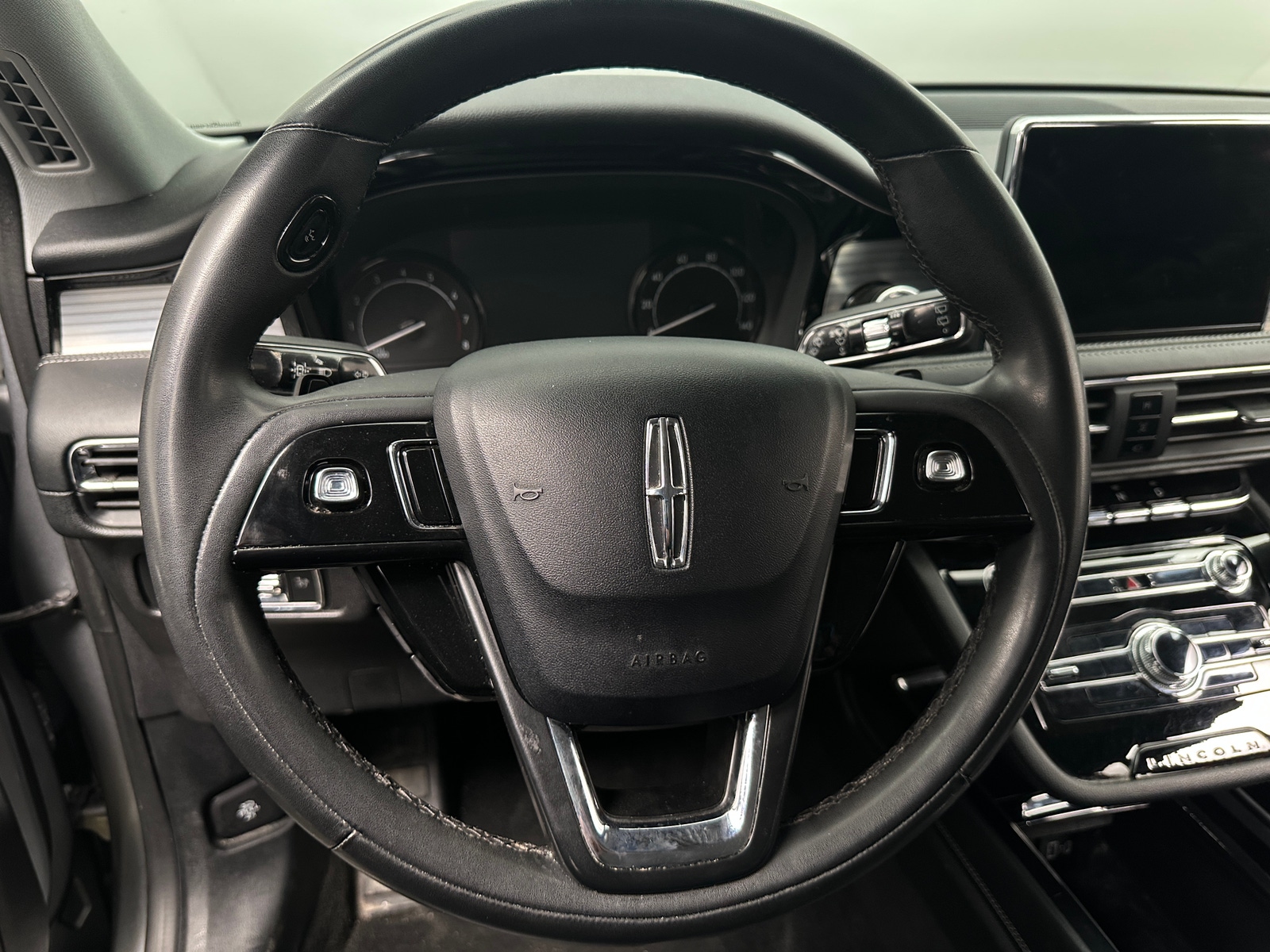 Thumbnail: 2022 Lincoln Corsair - 4