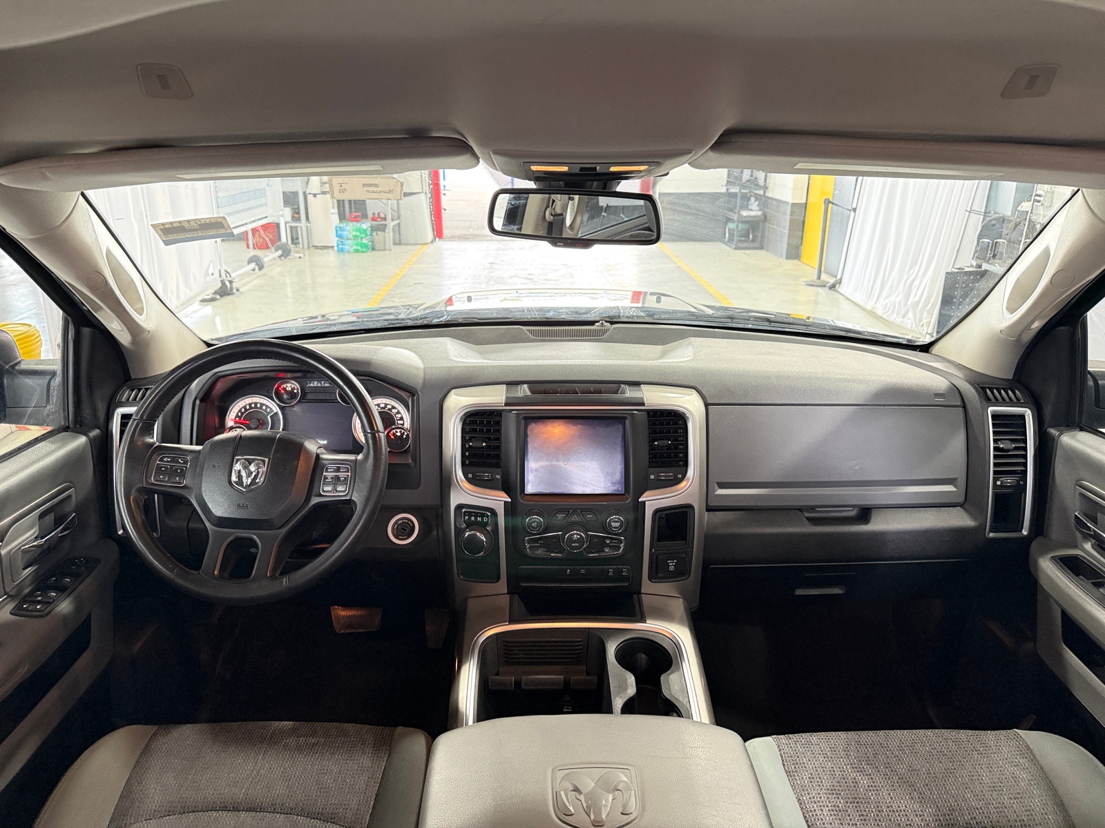 Thumbnail: 2019 RAM 1500 Classic - 3