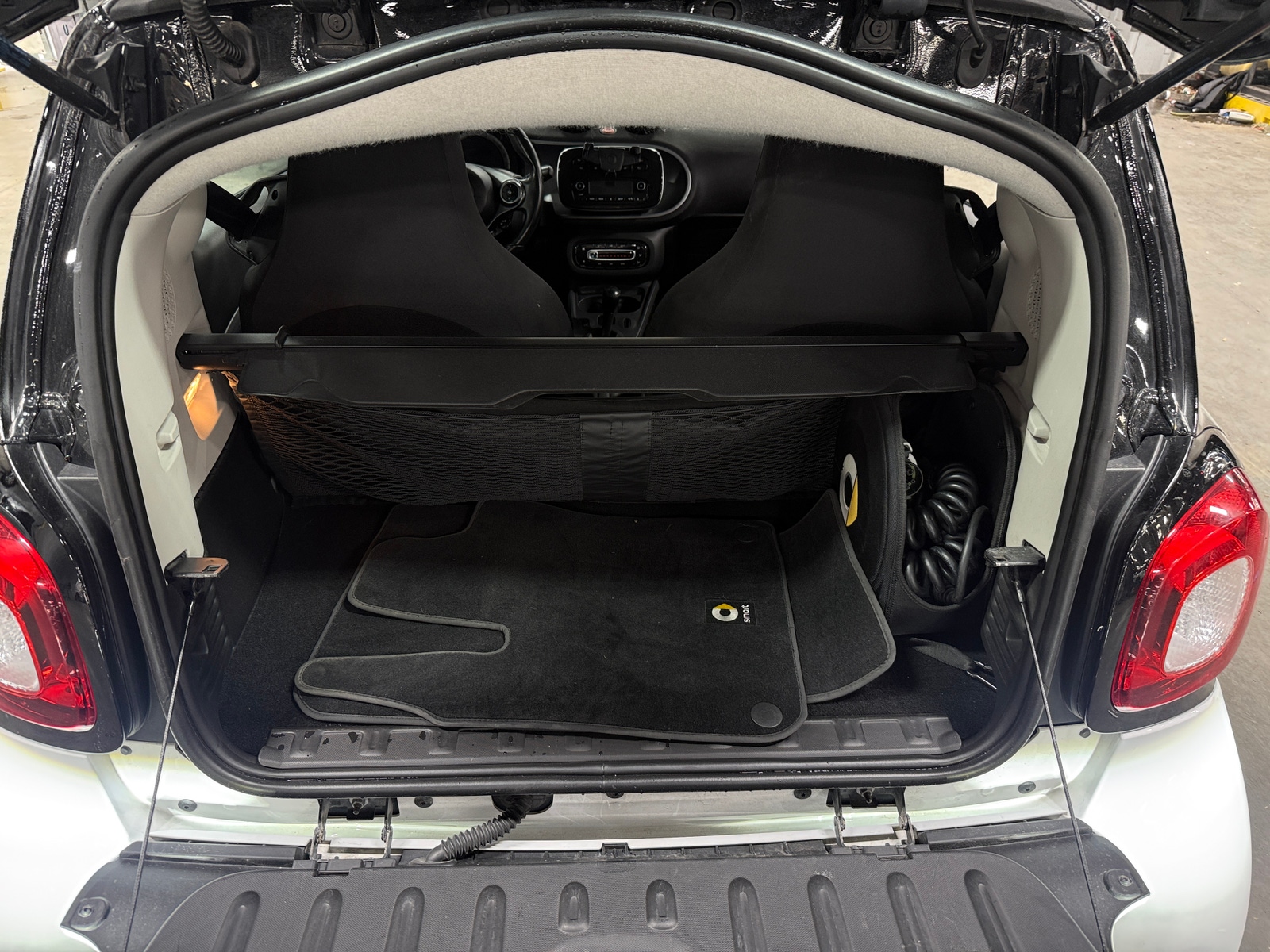 Thumbnail: 2018 smart fortwo - 6