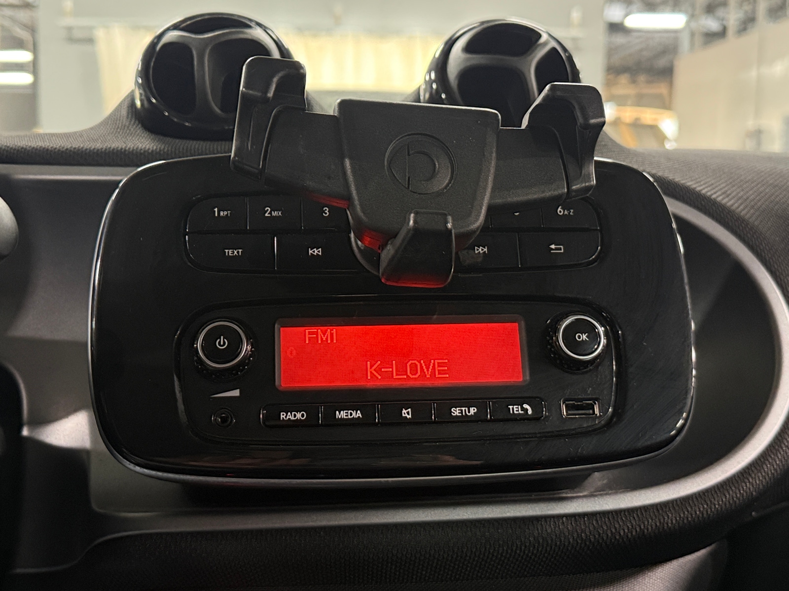 Thumbnail: 2018 smart fortwo - 4