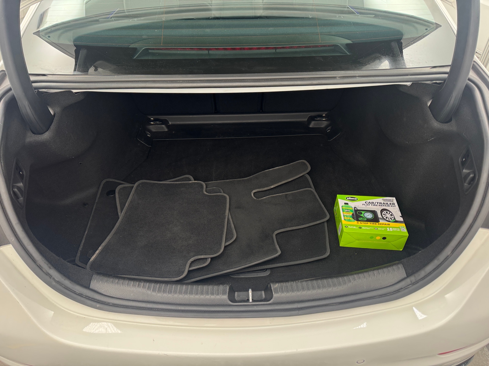 Thumbnail: 2024 Mercedes-Benz C-Class - 6