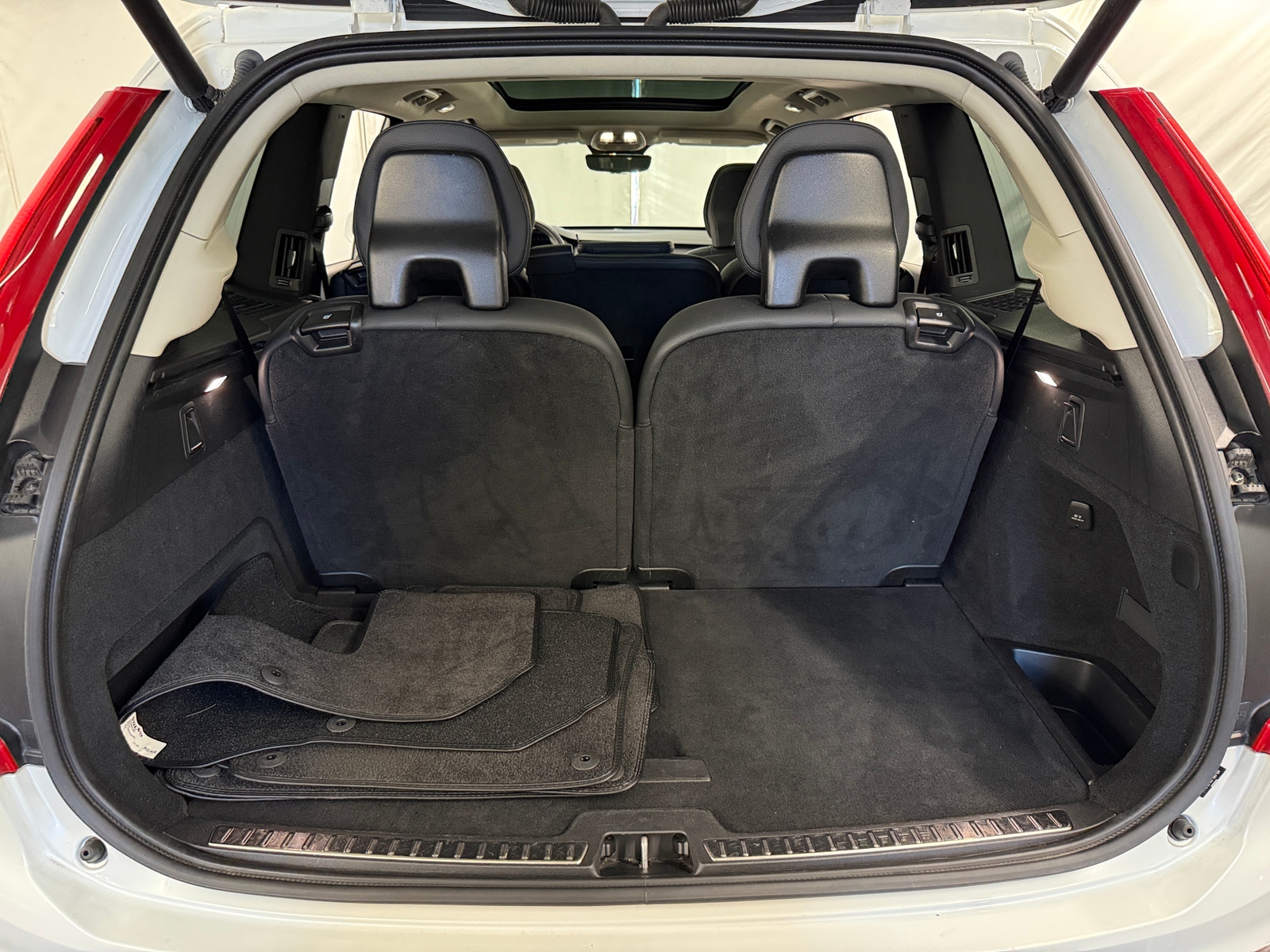 Thumbnail: 2023 Volvo XC90 - 6