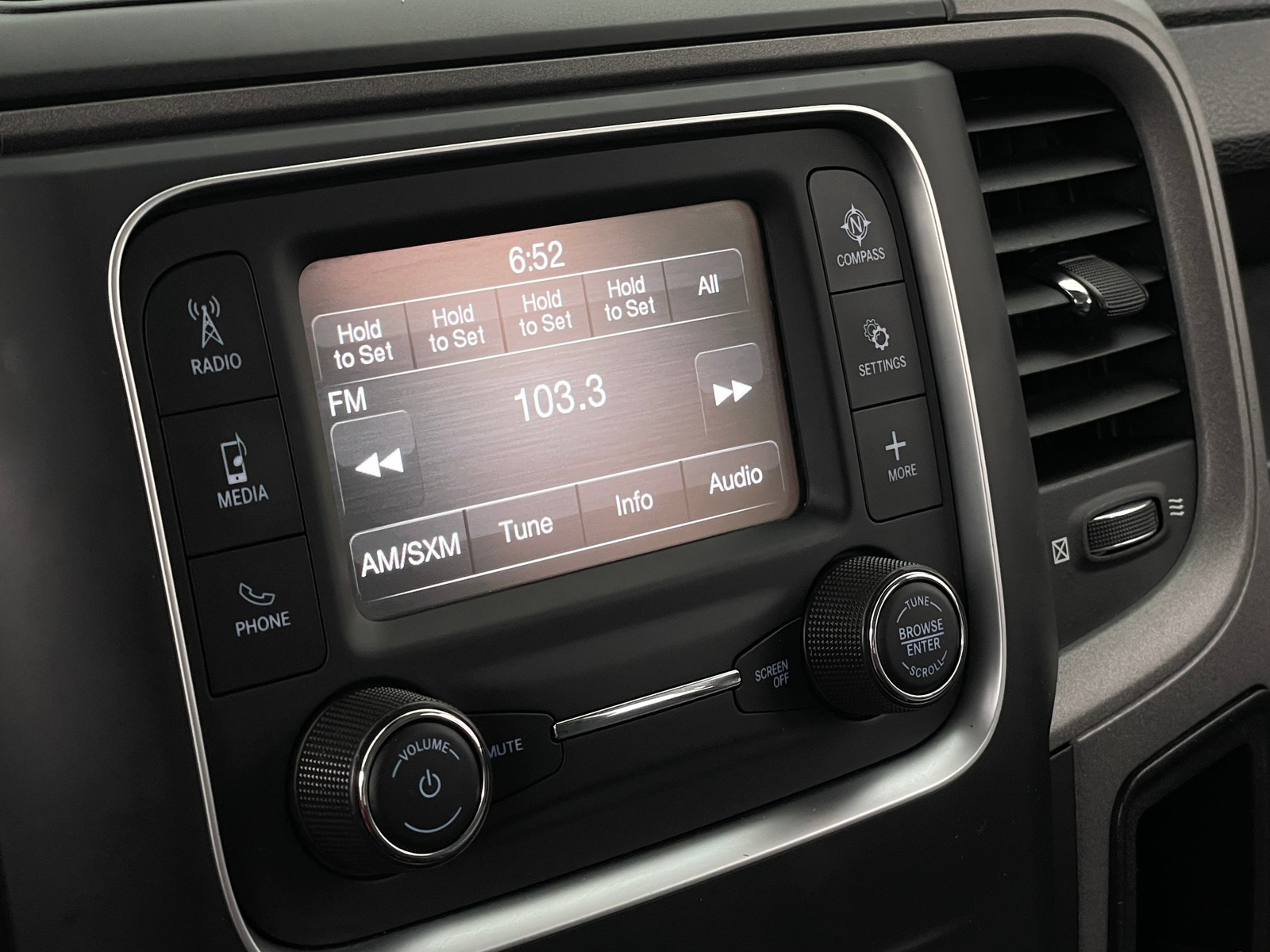 Thumbnail: 2022 RAM 1500 Classic - 4