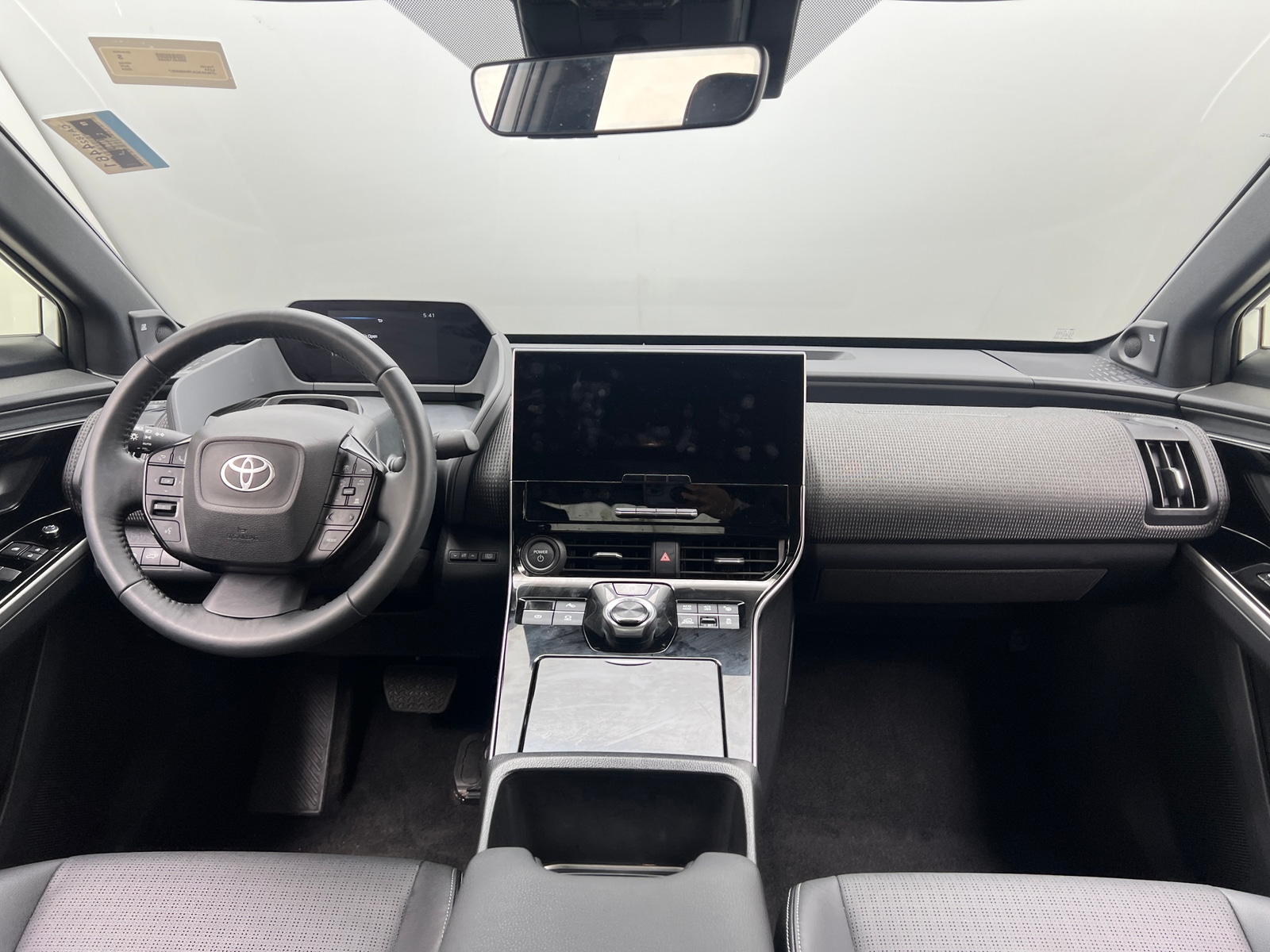 Thumbnail: 2024 Toyota bZ4X - 2