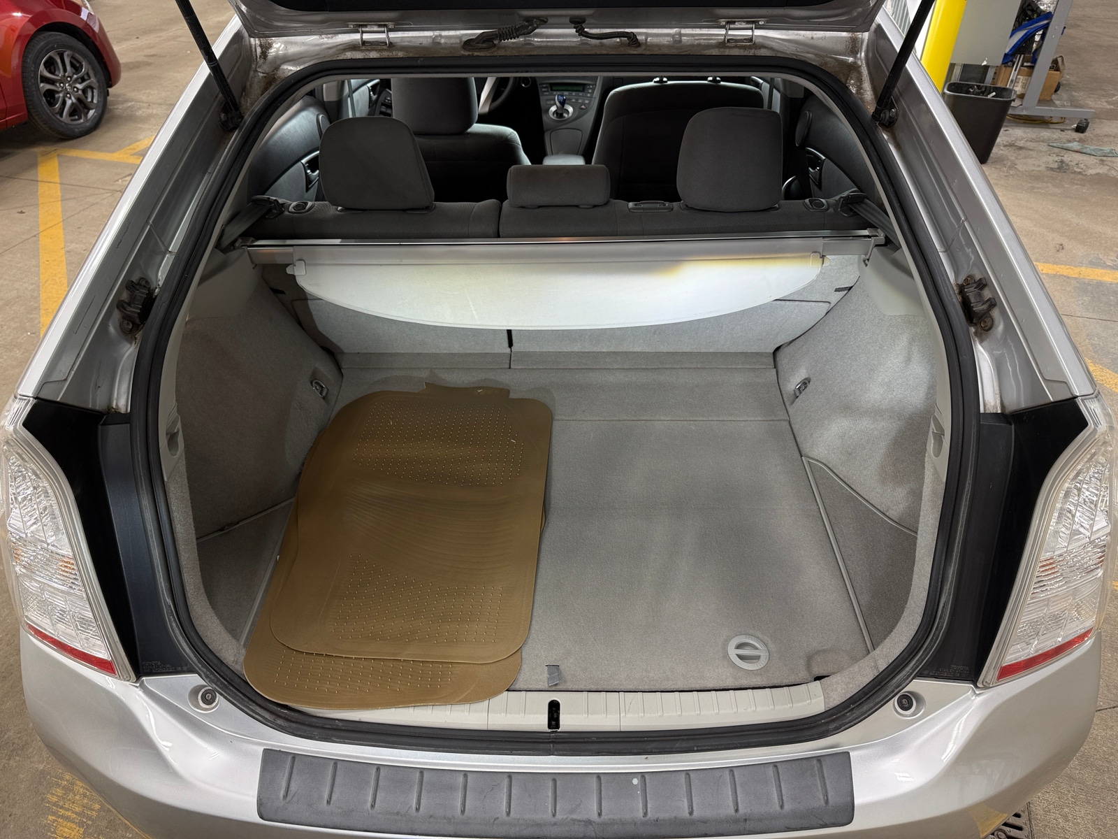 Thumbnail: 2011 Toyota Prius - 7