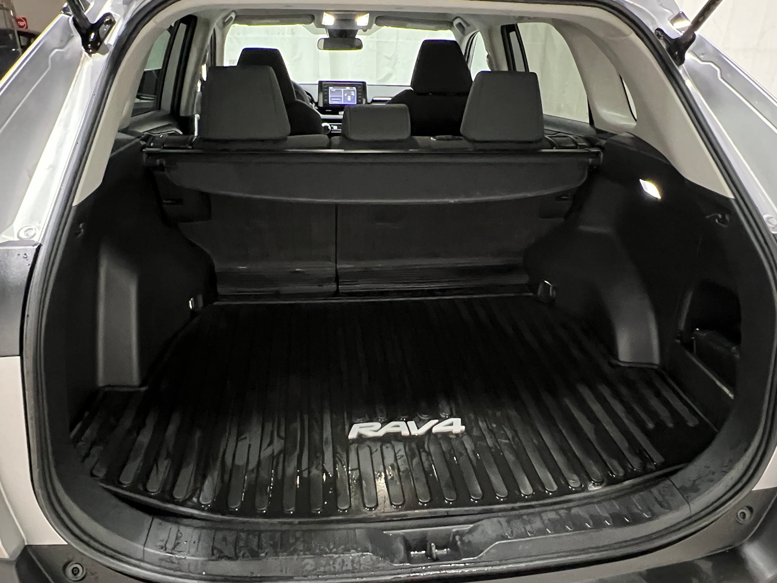 Thumbnail: 2022 Toyota RAV4 - 7