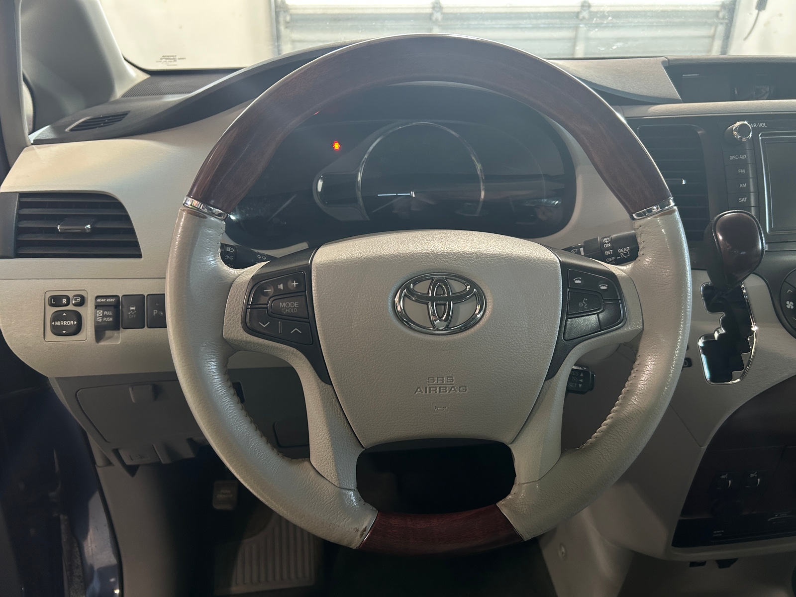 Thumbnail: 2014 Toyota Sienna - 4