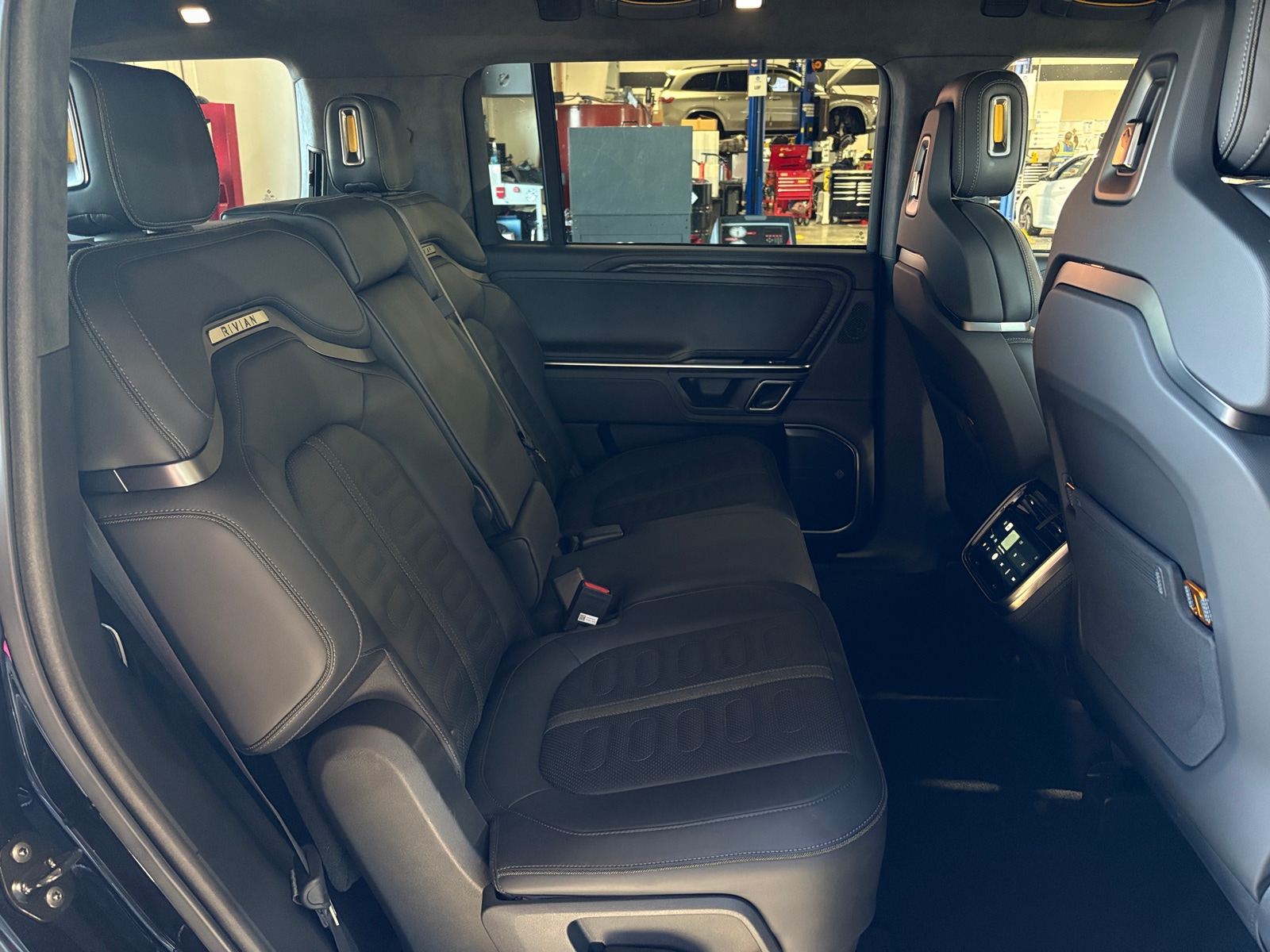 Thumbnail: 2023 Rivian R1S - 5