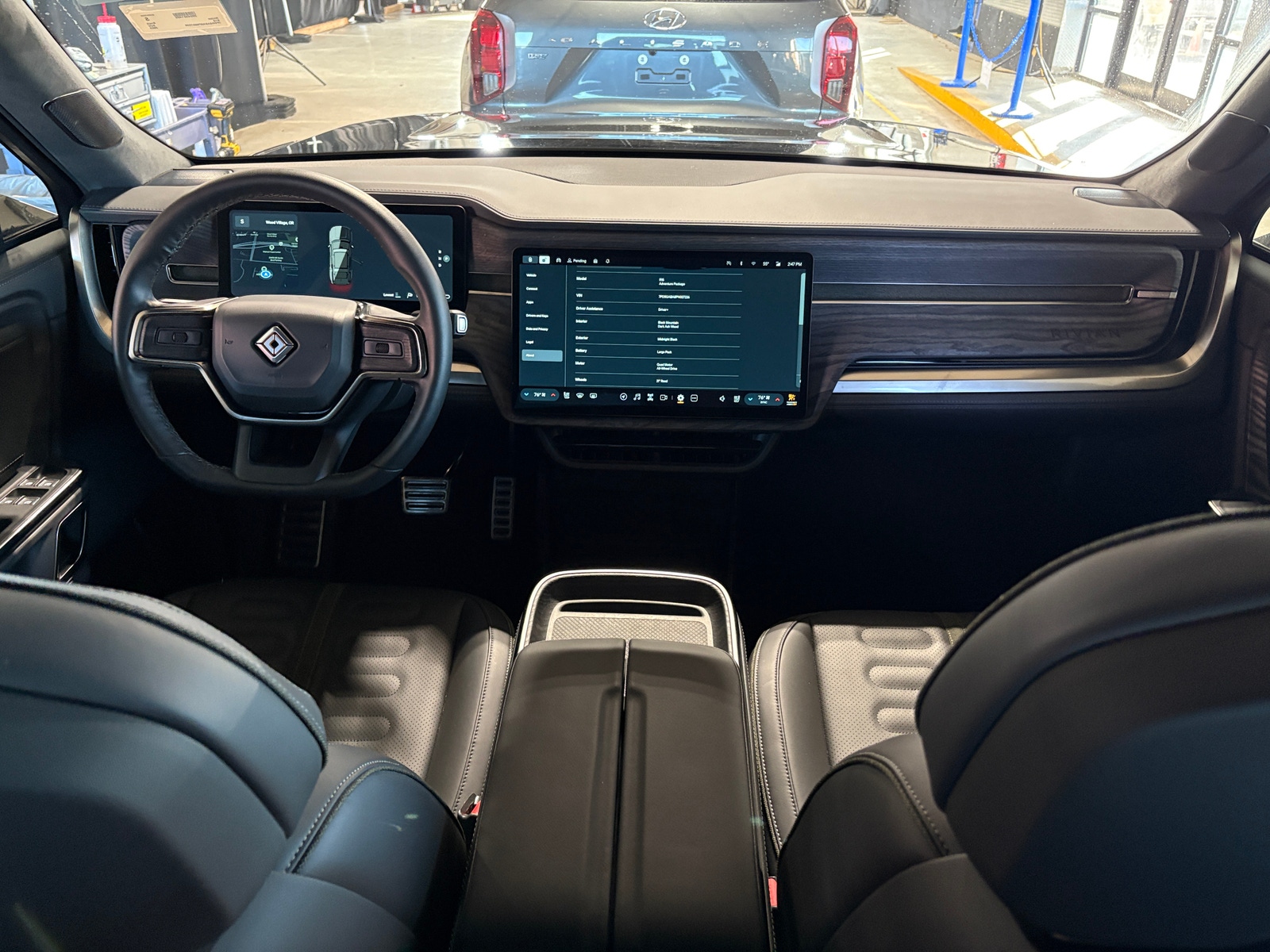 Thumbnail: 2023 Rivian R1S - 2