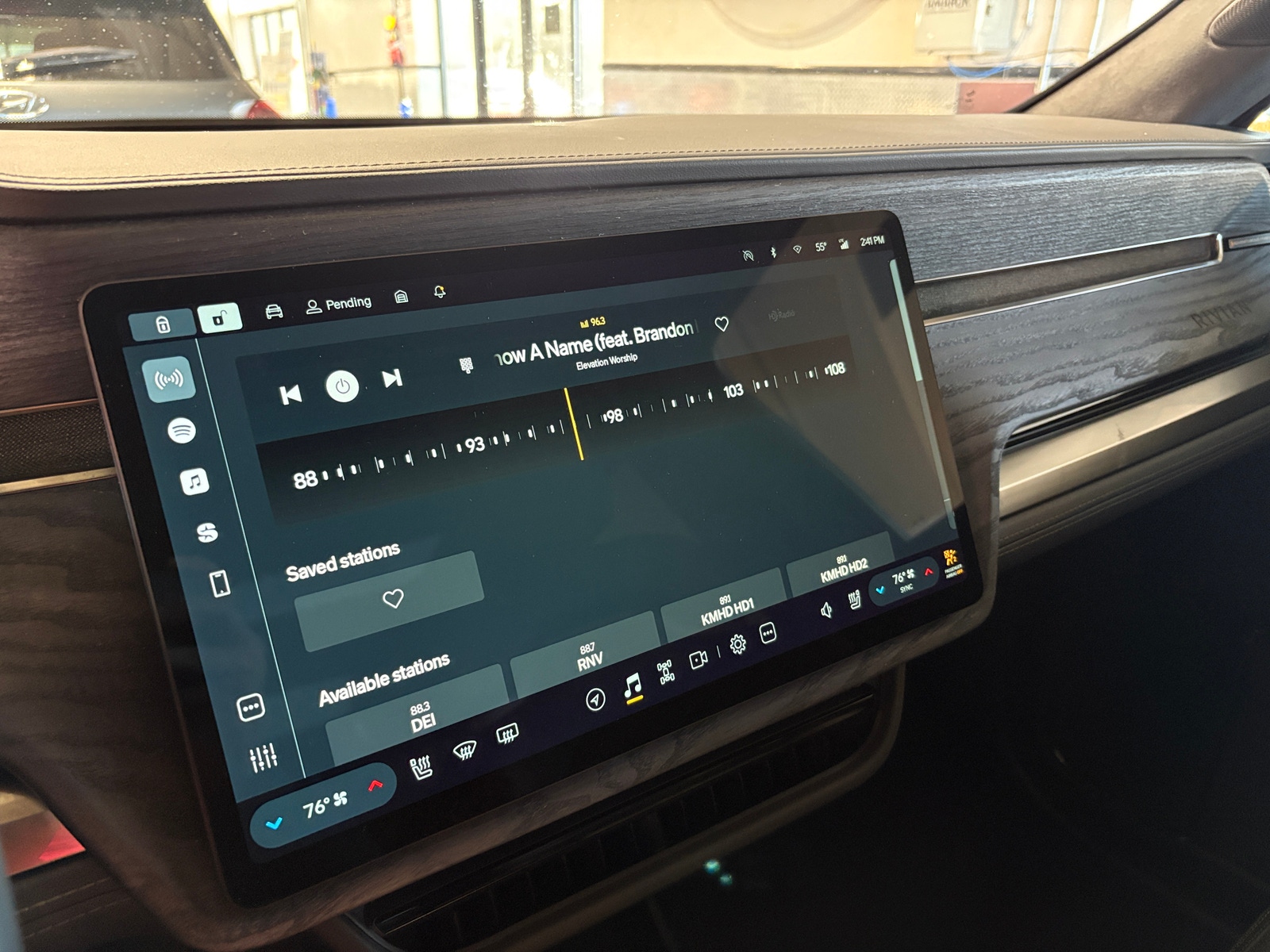 Thumbnail: 2023 Rivian R1S - 3