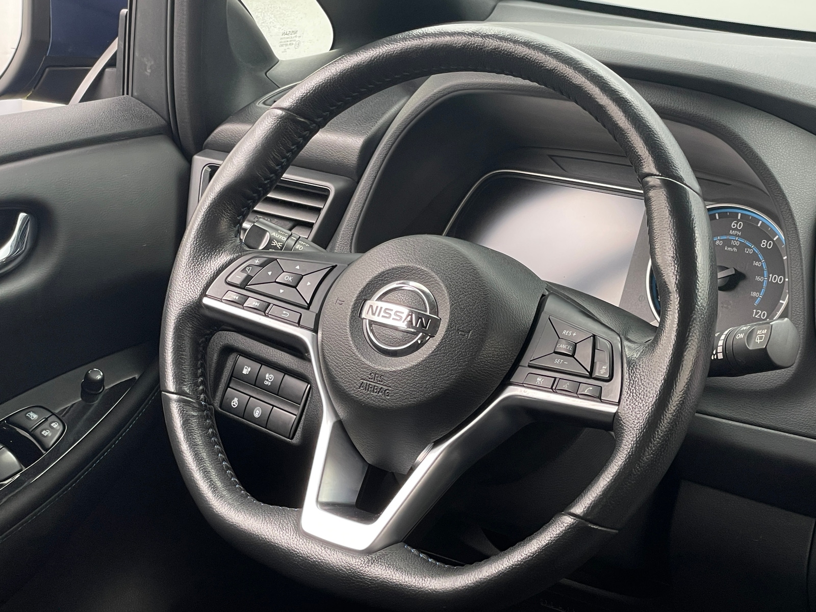 Thumbnail: 2022 Nissan Leaf - 5