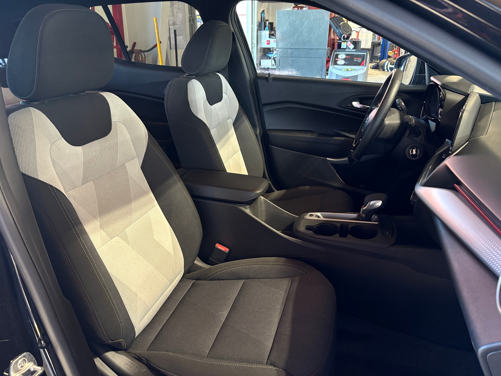 Thumbnail: 2024 Chevrolet Trax - 2