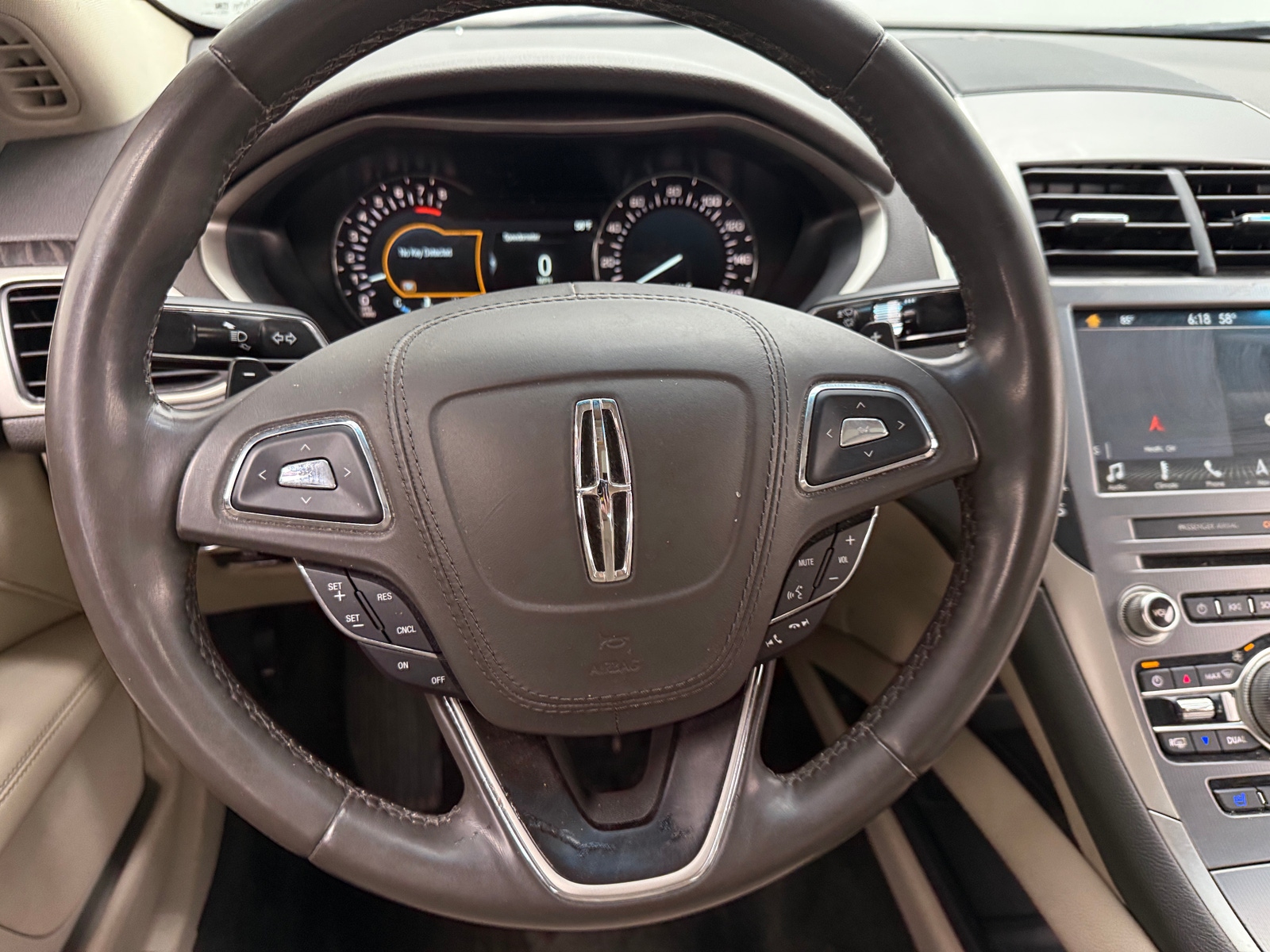 Thumbnail: 2017 Lincoln MKZ - 4