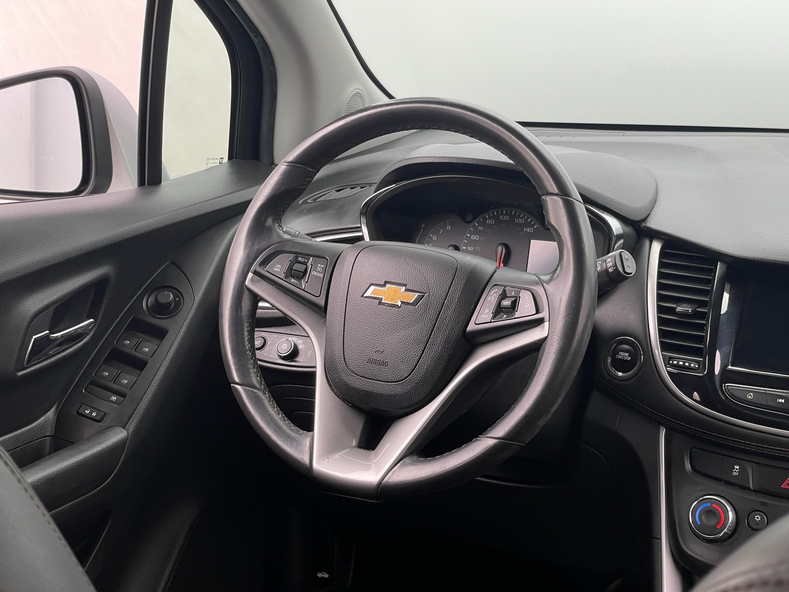 Thumbnail: 2022 Chevrolet Trax - 5