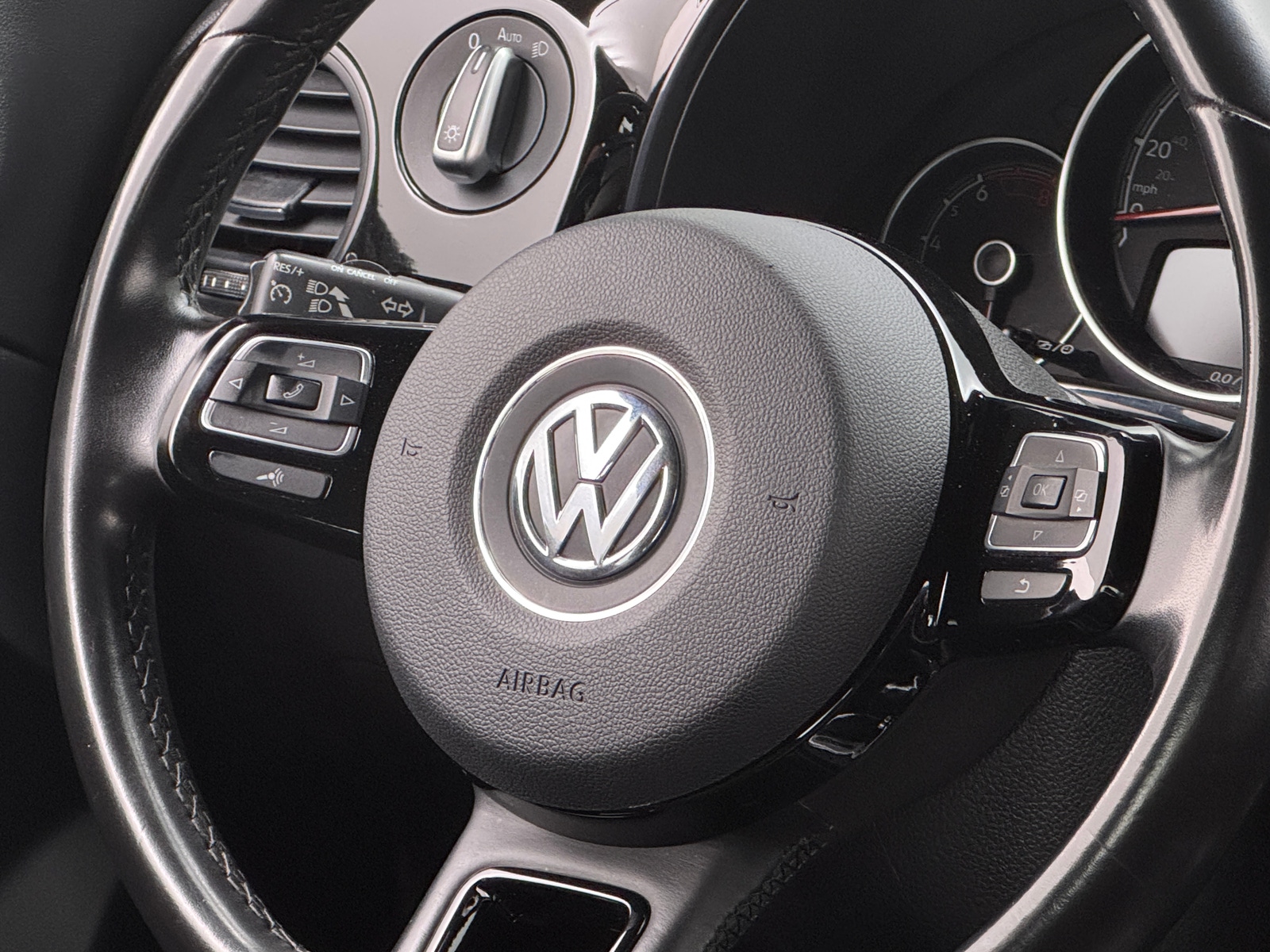 Thumbnail: 2018 Volkswagen Beetle - 4