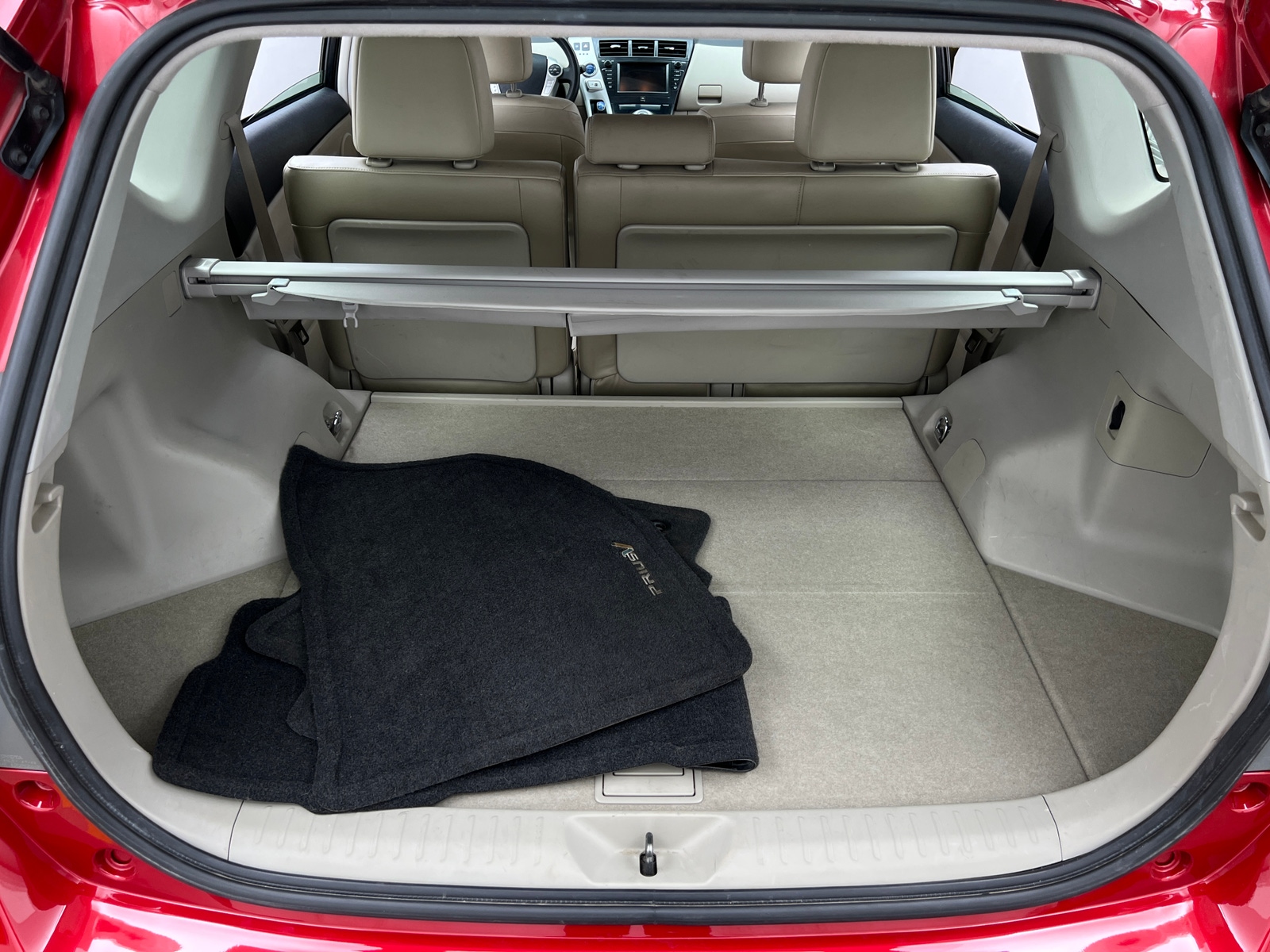 Thumbnail: 2012 Toyota Prius v - 7