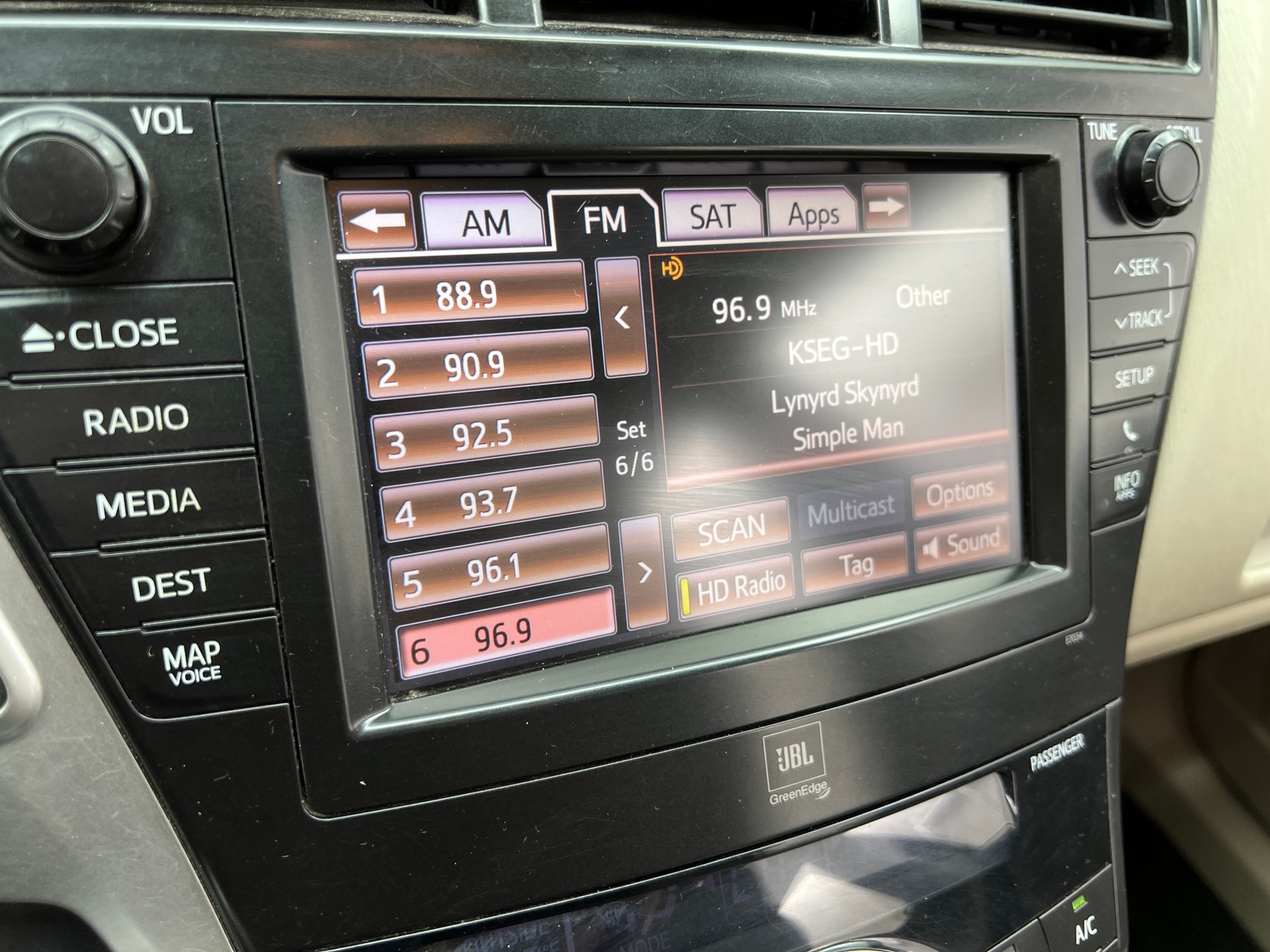 Thumbnail: 2012 Toyota Prius v - 4