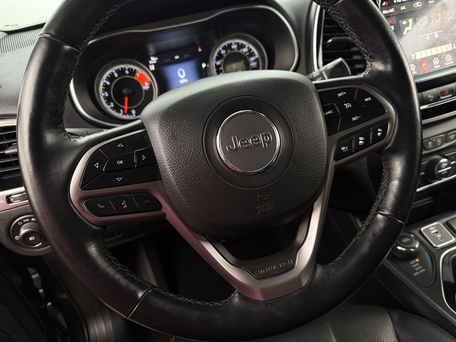 Thumbnail: 2019 Jeep Cherokee - 4